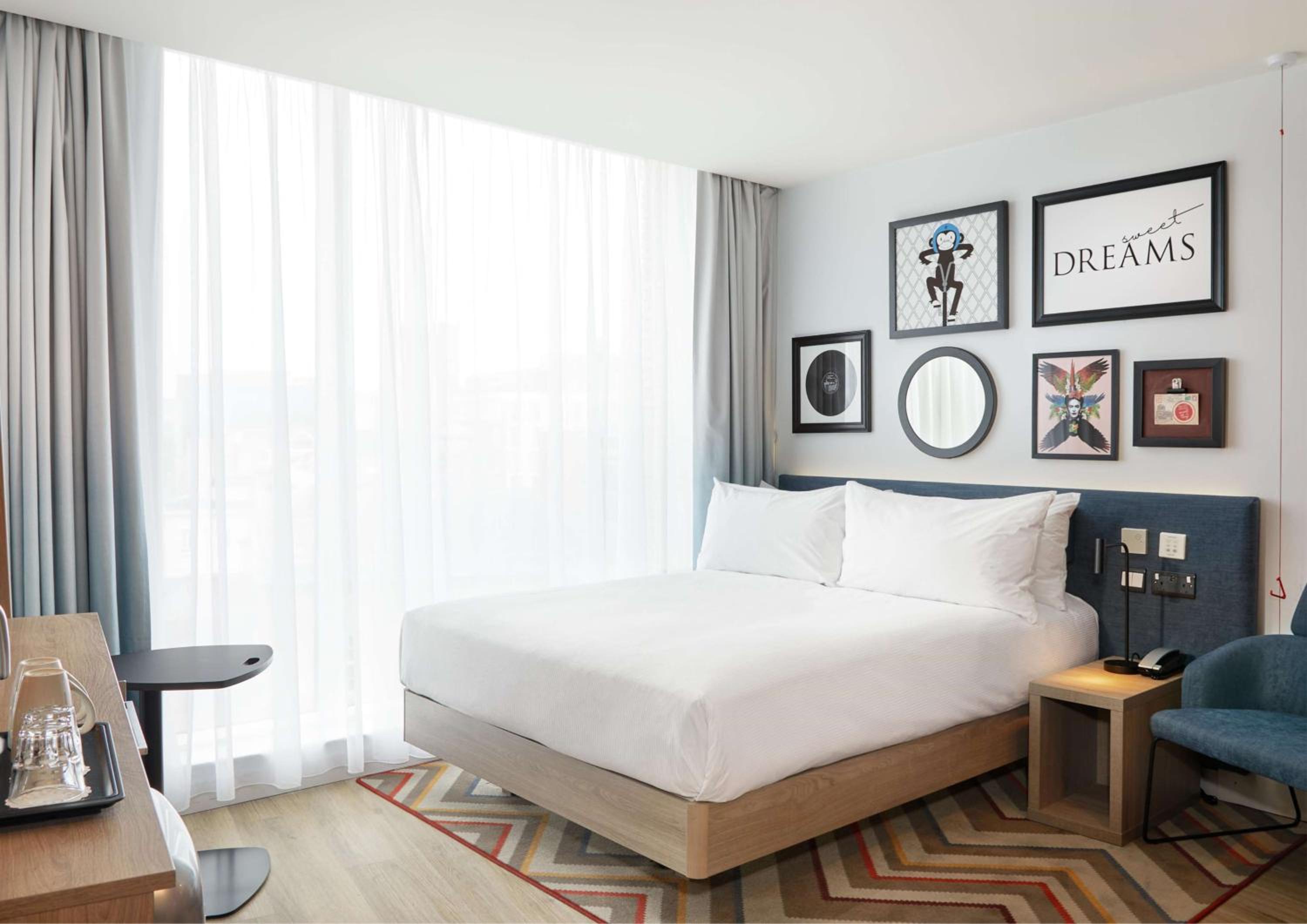 Queen Room - Accessible