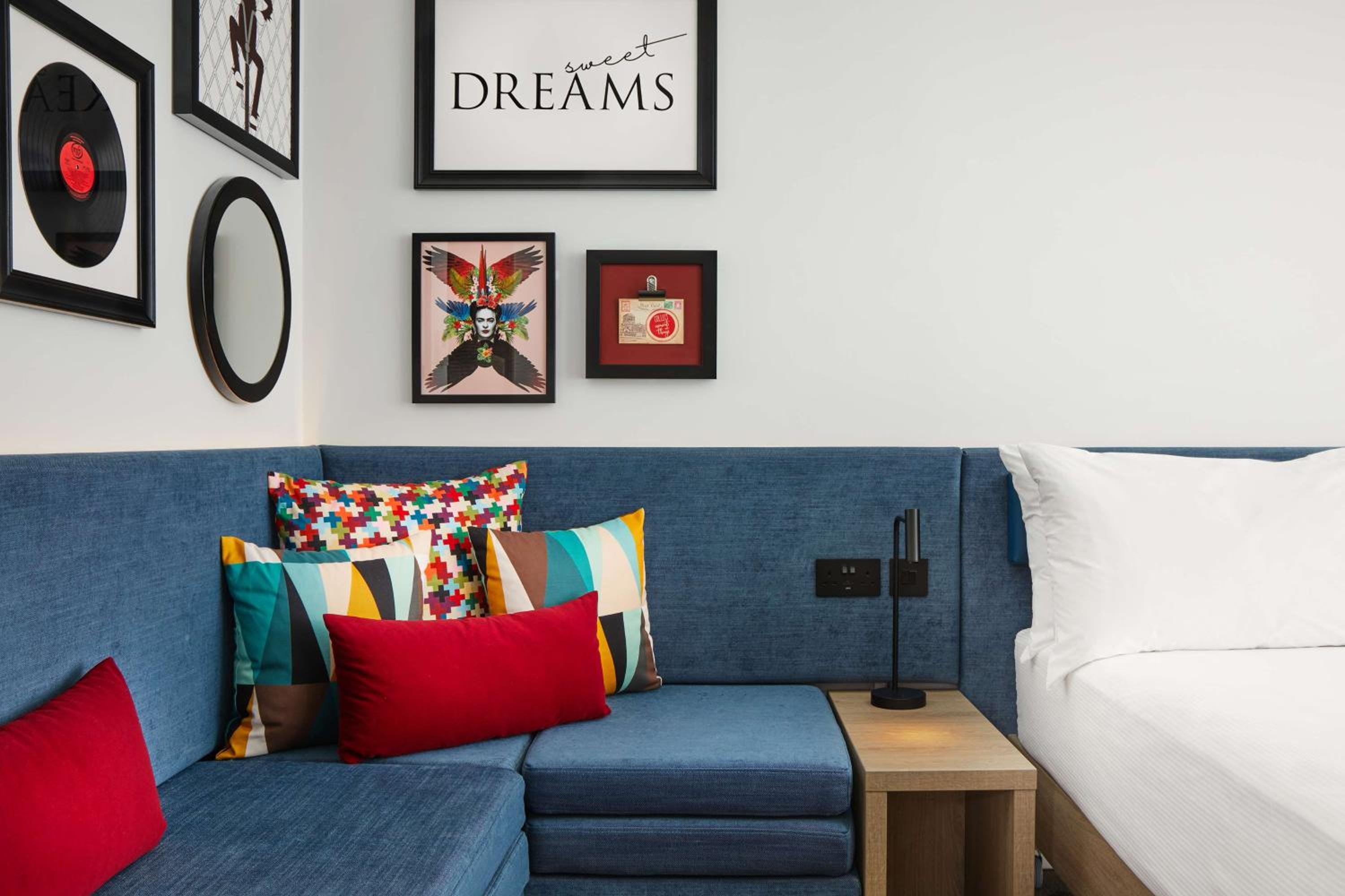 Queen Room with Sofa Bed and View