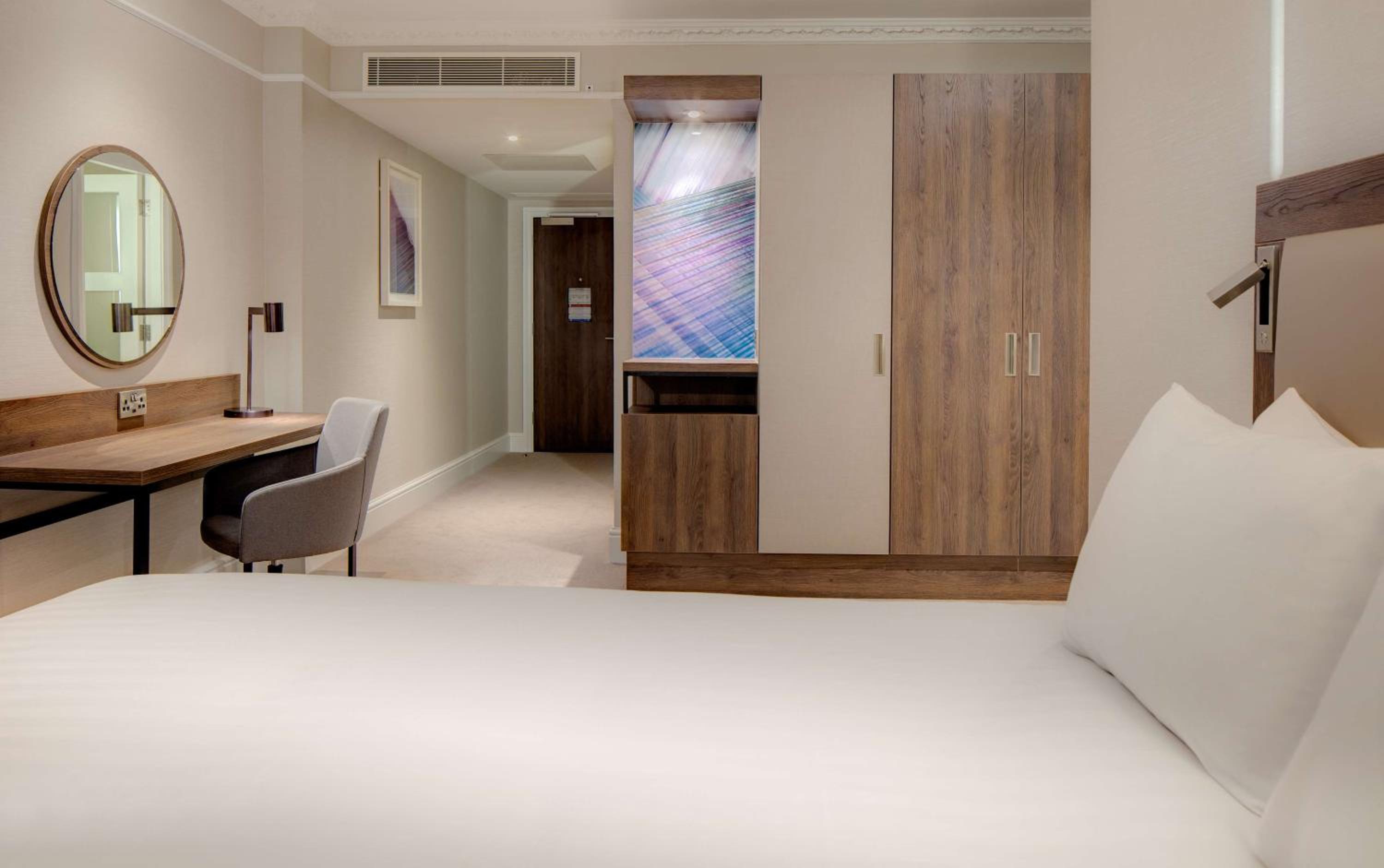 King Guest Room - Photo 7