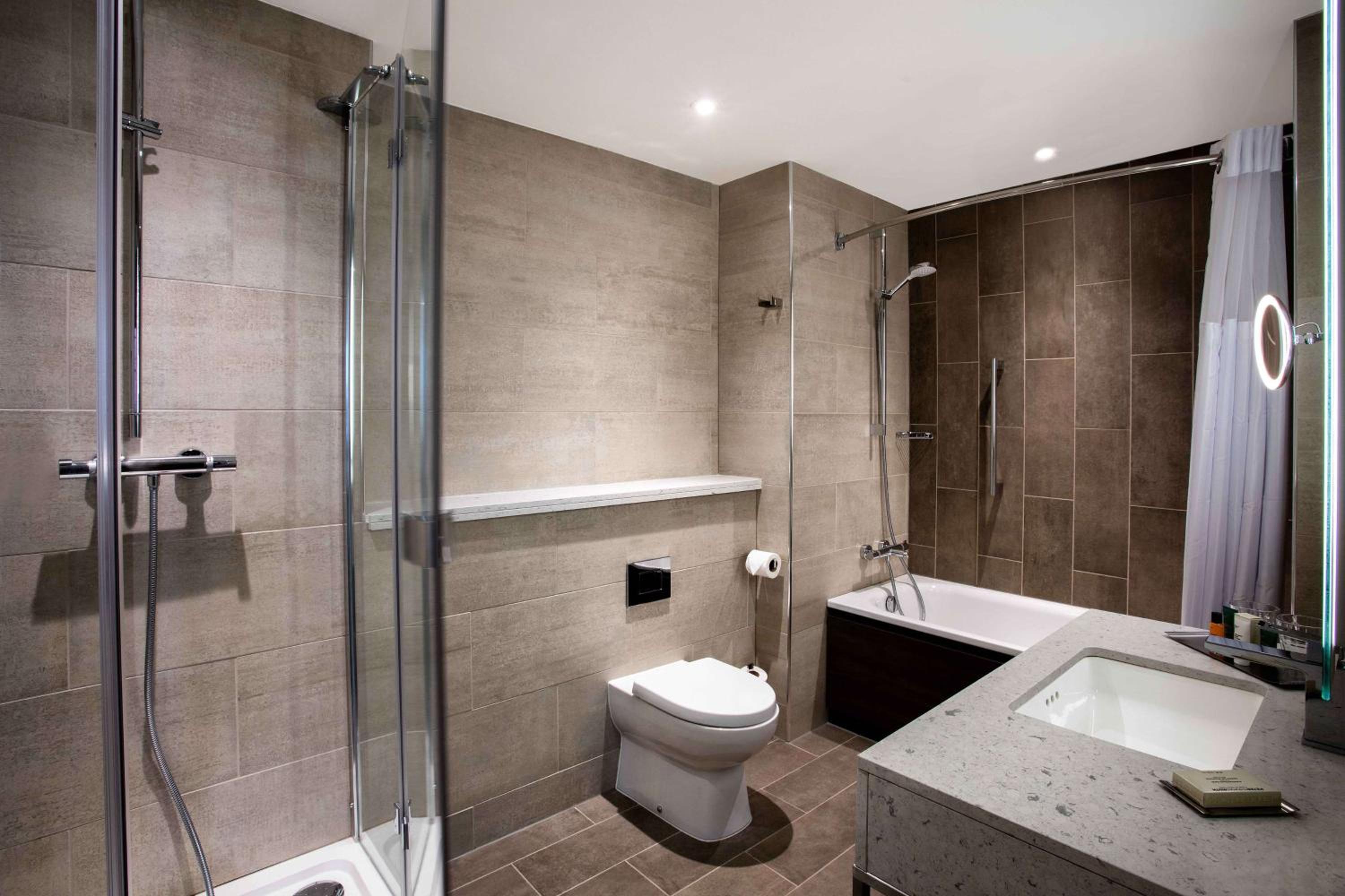 King Guest Room - Photo 6