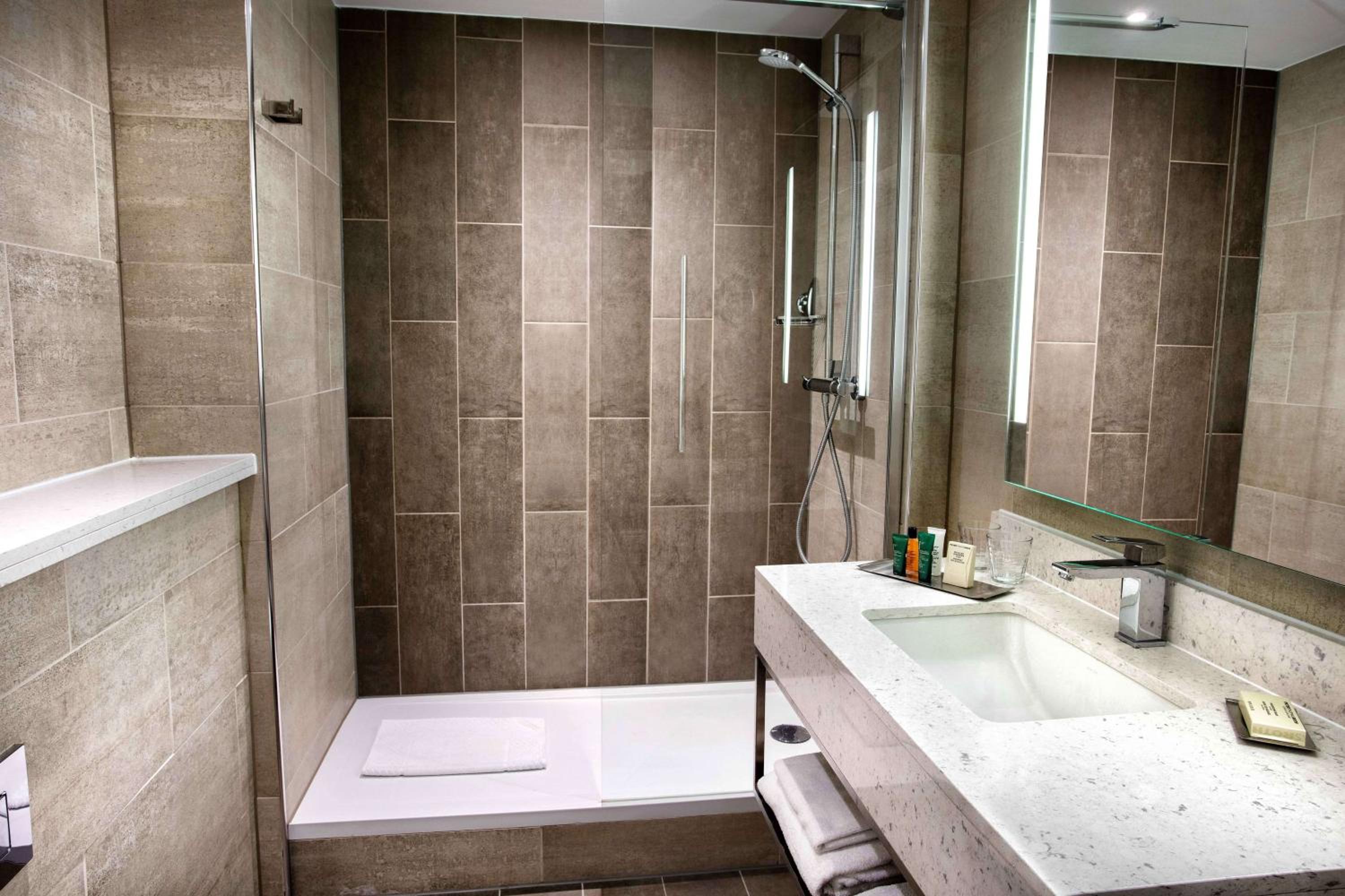 Deluxe King Room - Photo 5