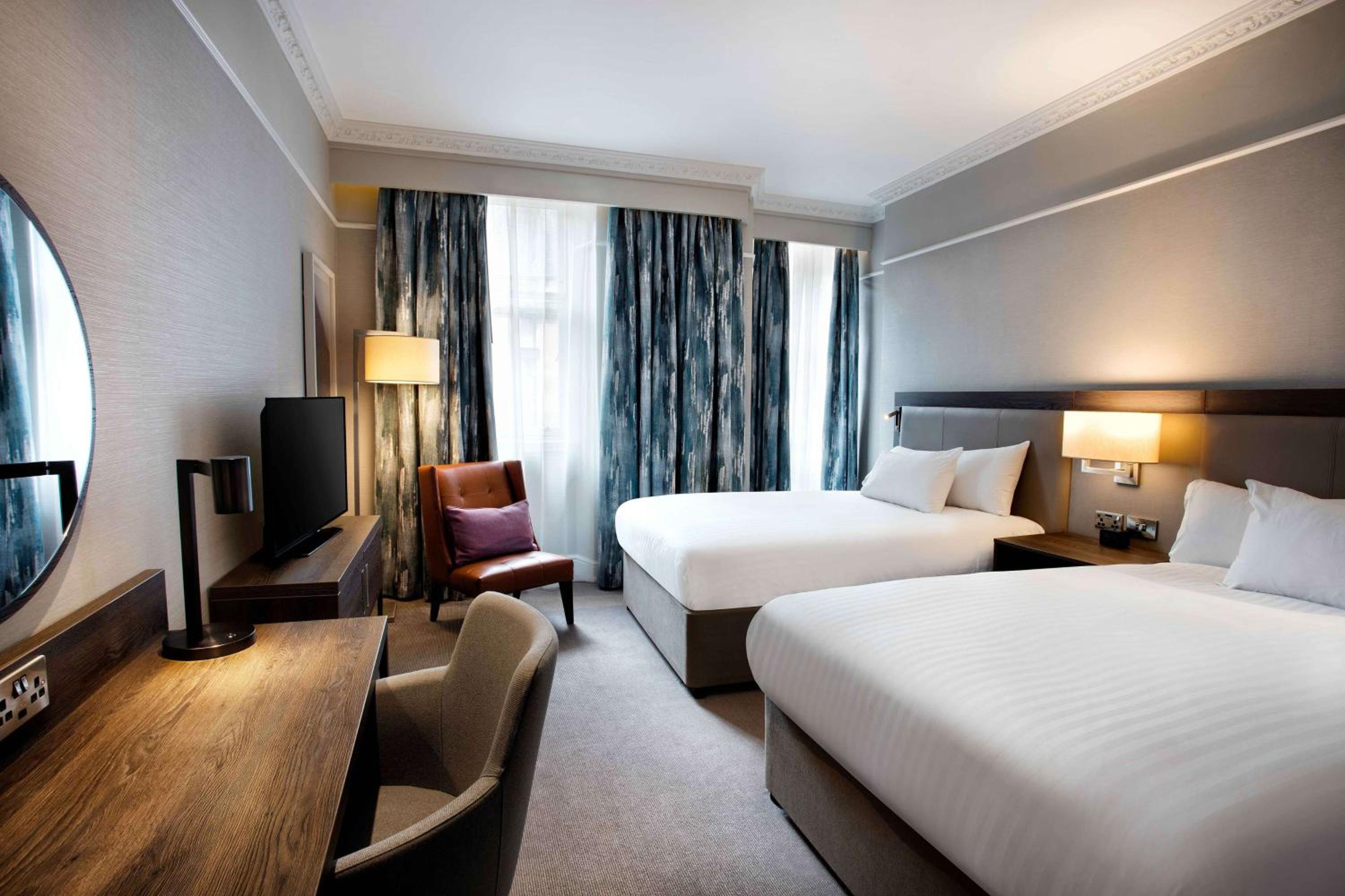 Double Room with Two Double Beds - Mobility Accessible photo 3
