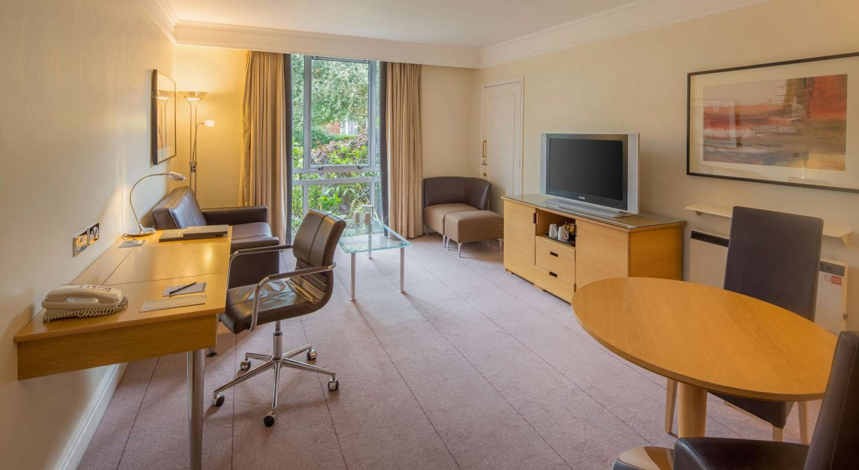 One-Bedroom King Suite photo 3