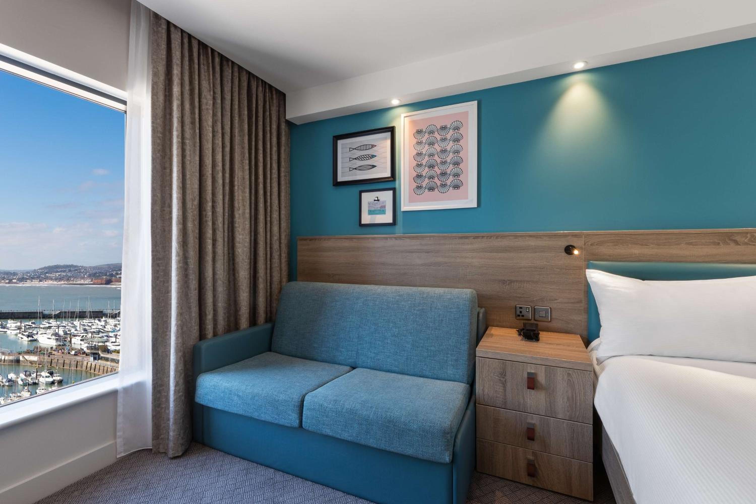 Queen Room with Sofa Bed and Harbor View - Photo 5