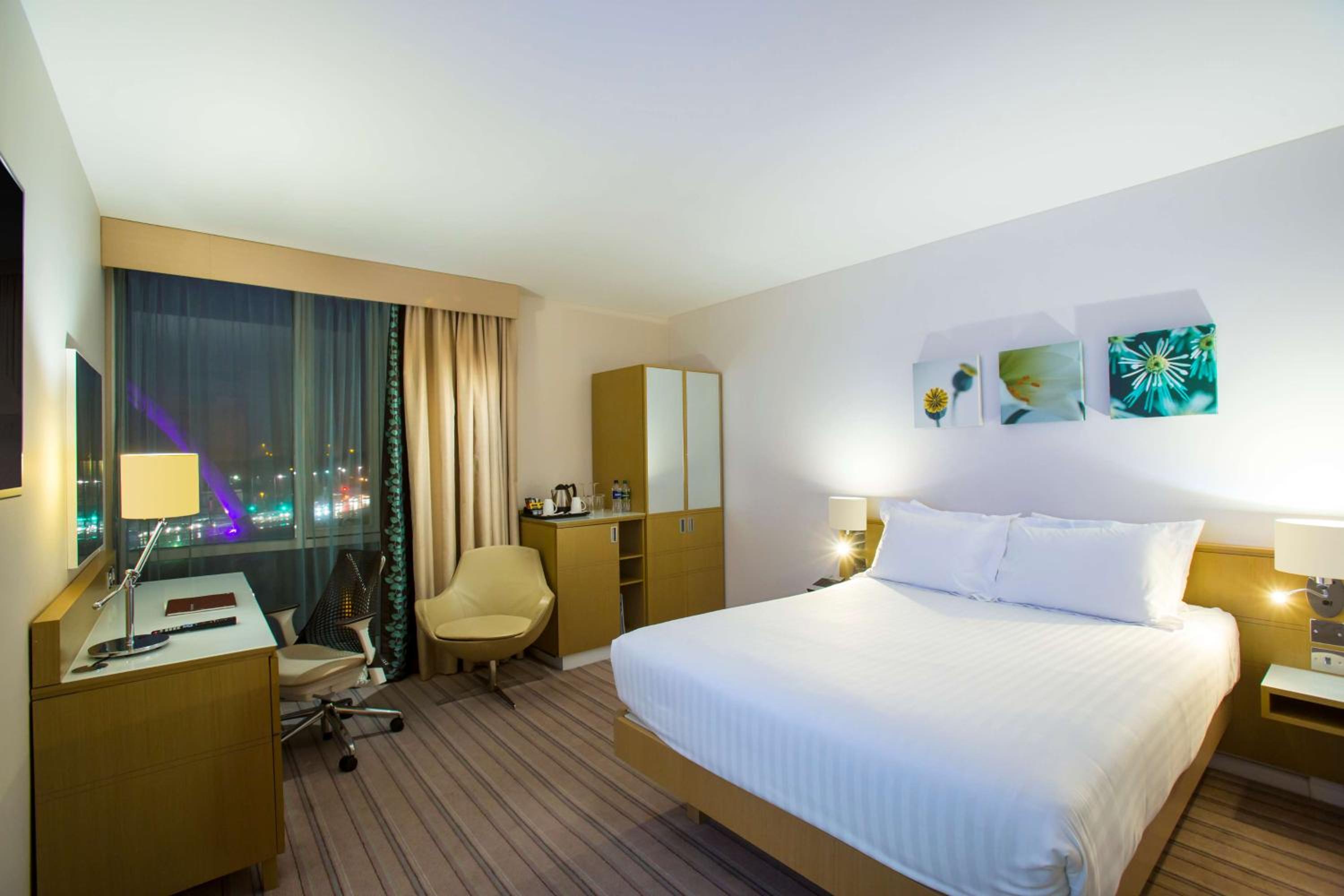 Queen Room With River View - Photo 1