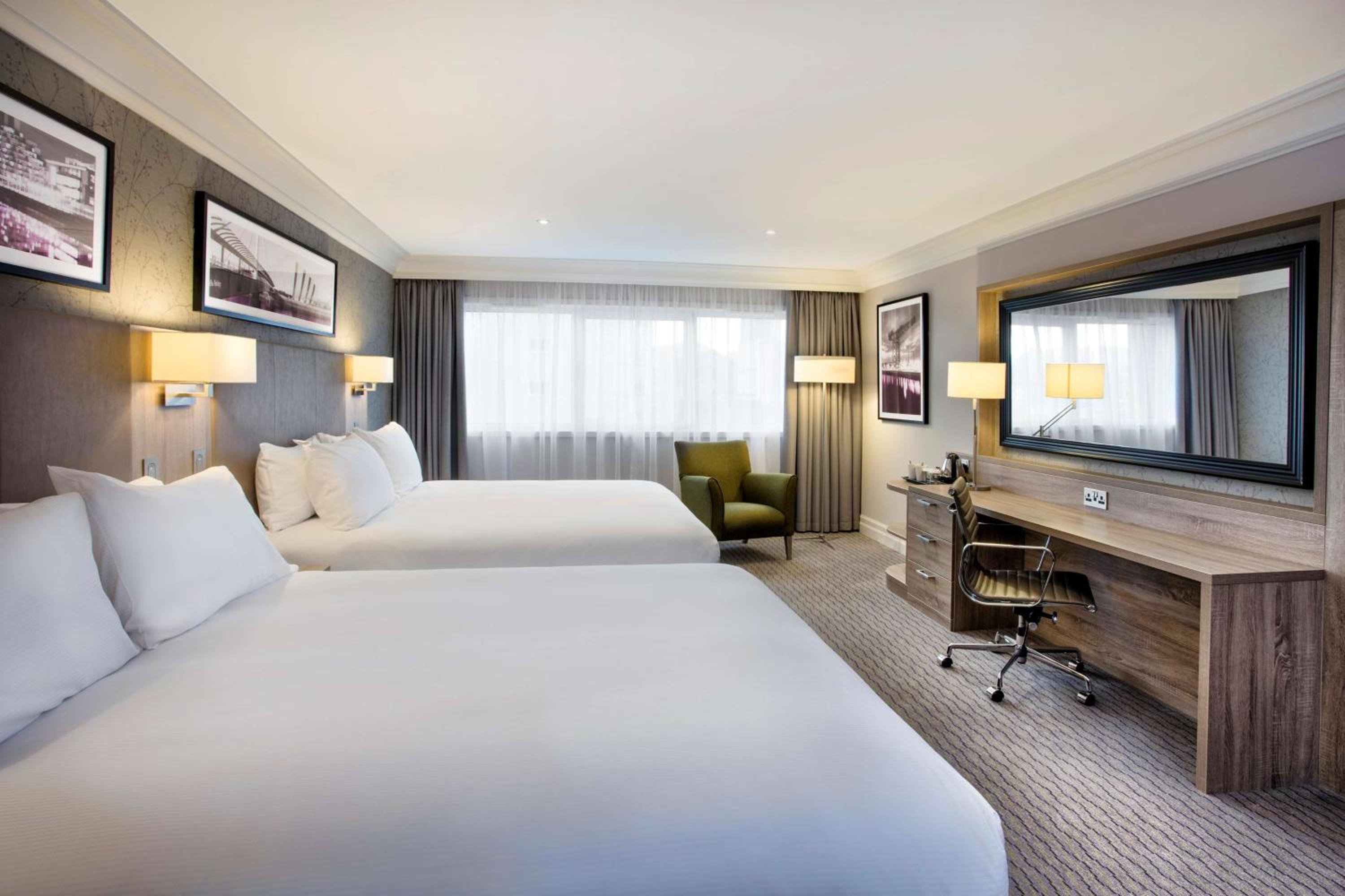 Deluxe Queen Room with Two Queen Beds - Photo 3