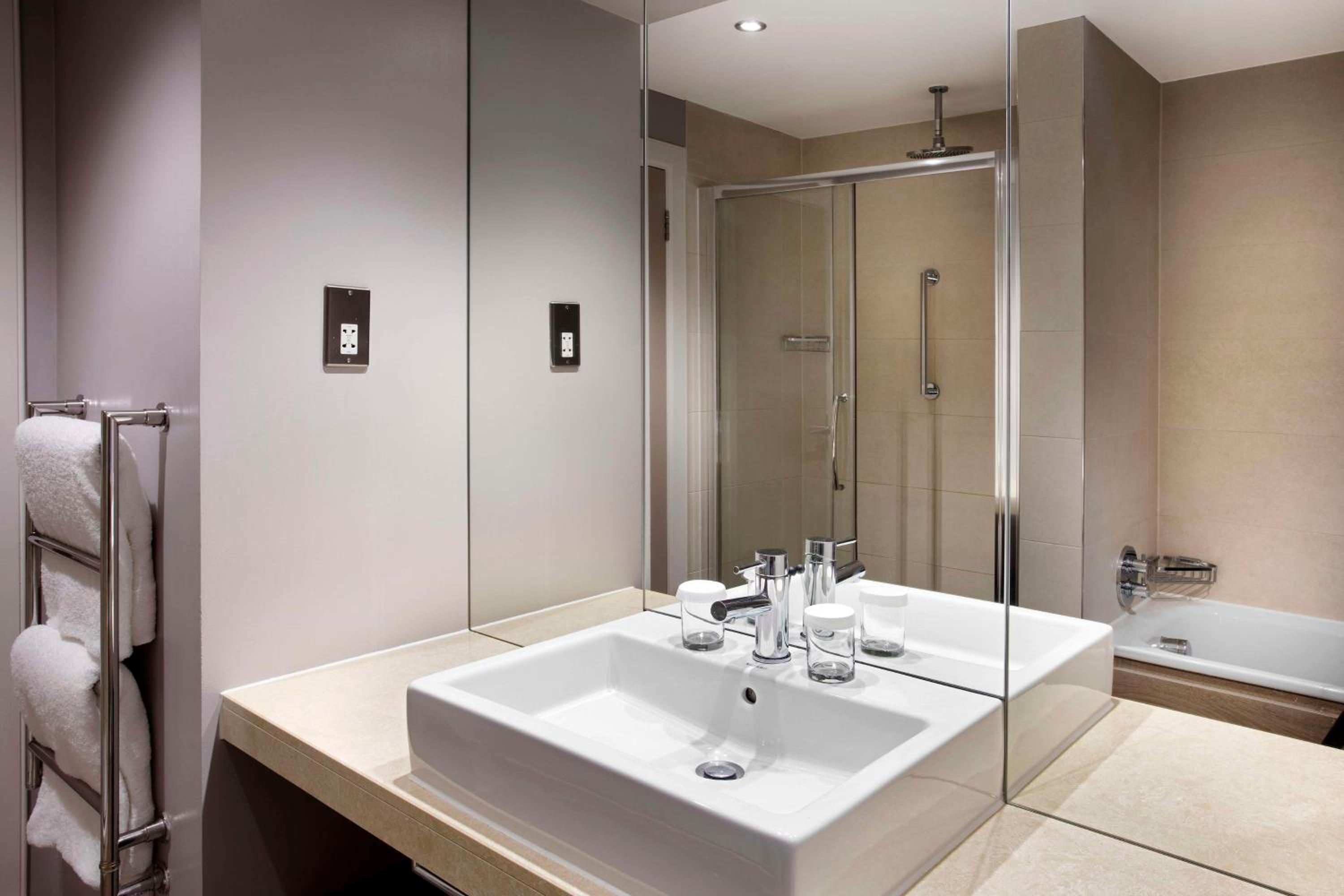 Executive King Room - Lounge Access - Photo 2