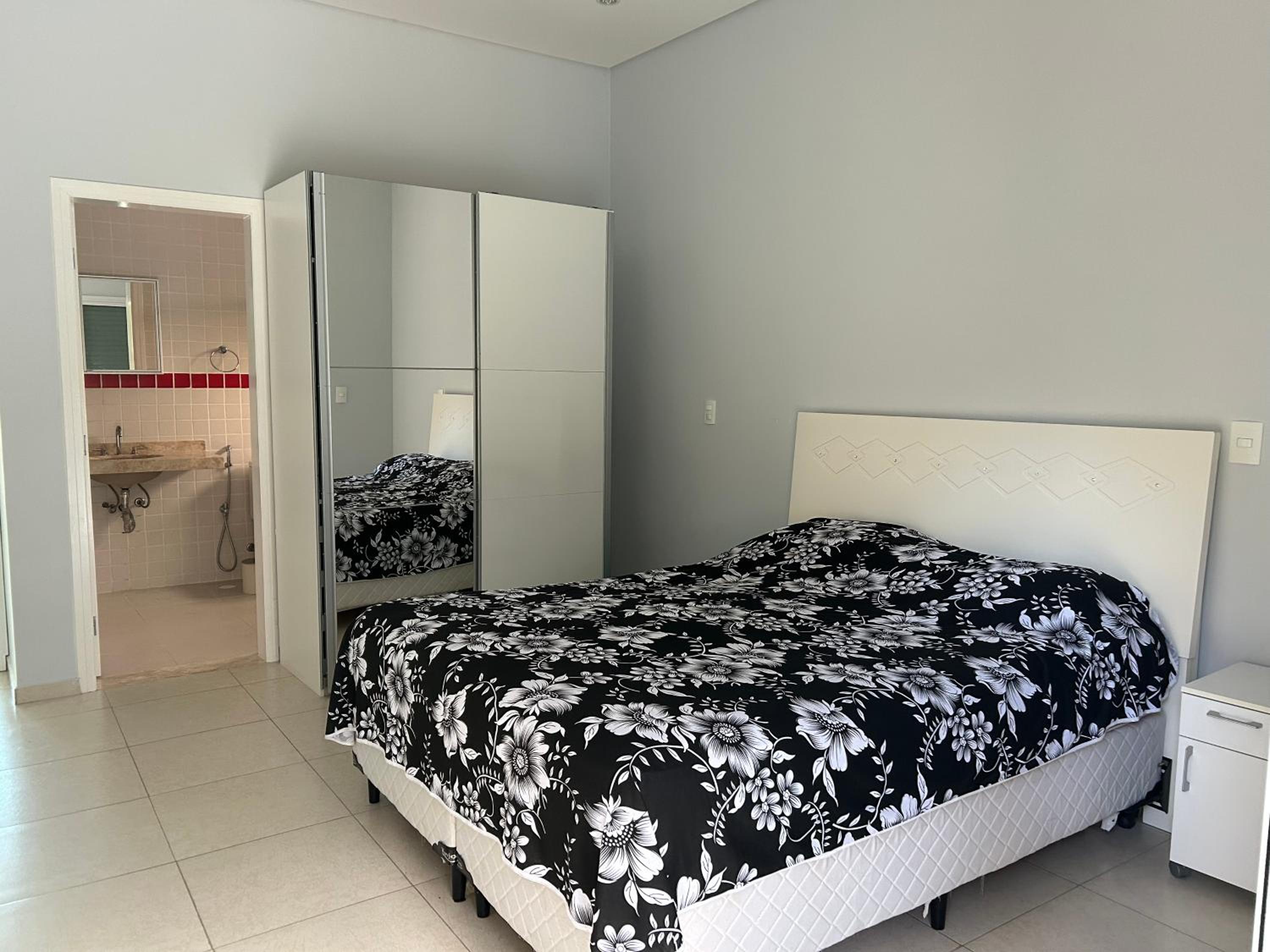 Three-Bedroom House photo 3