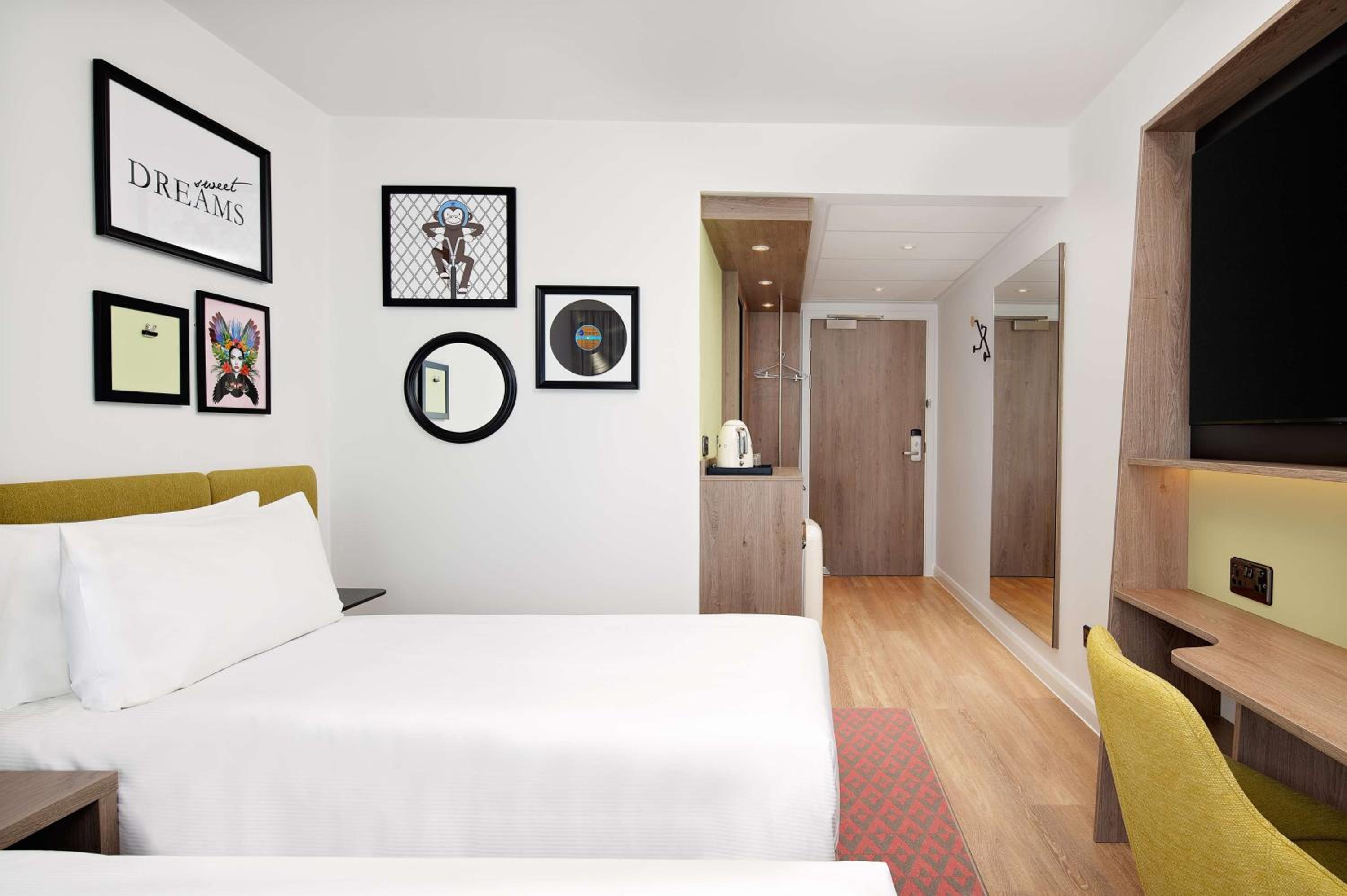 Twin Room - Photo 5