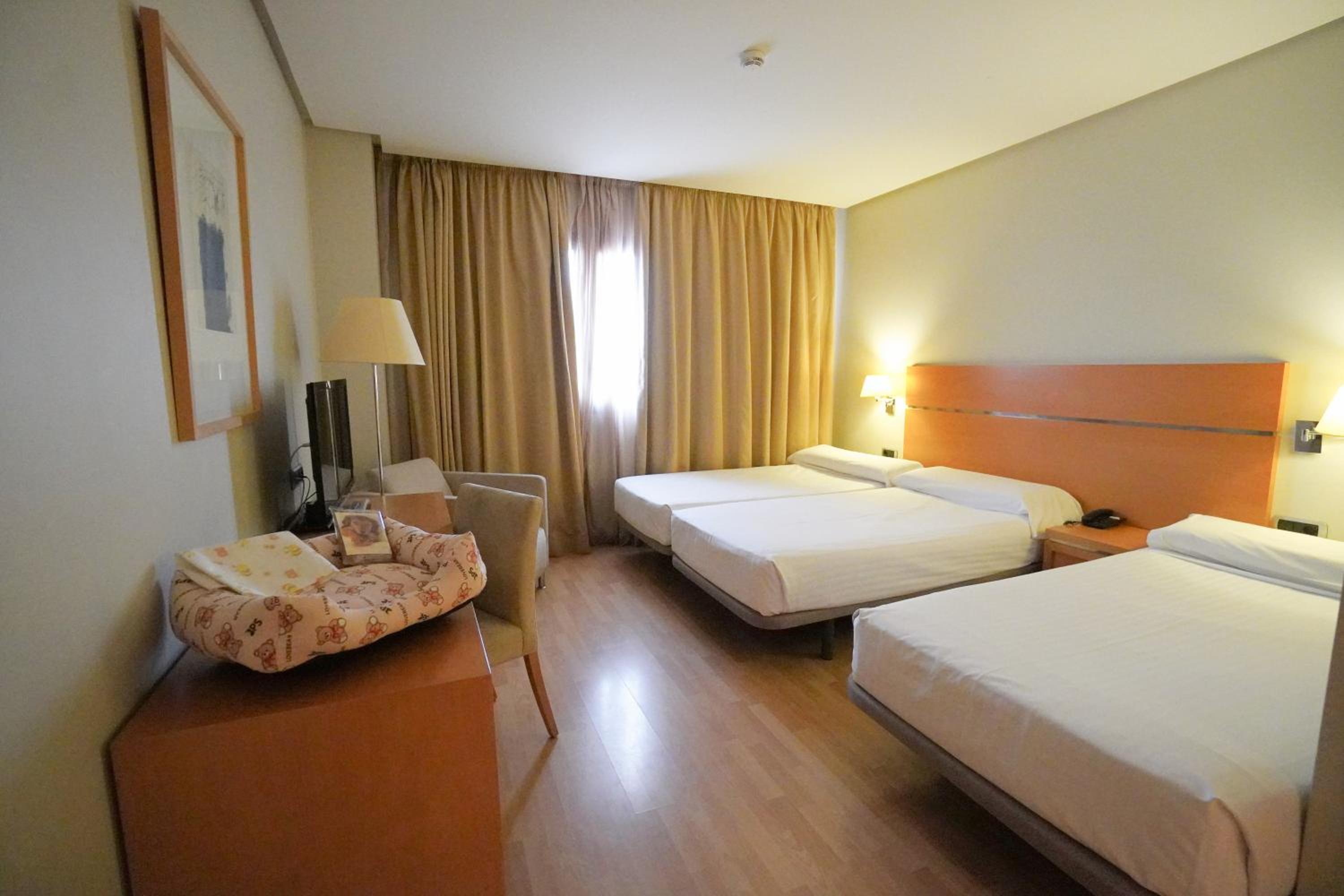 Habitación Doble o con Dos Camas con Cama Adicional