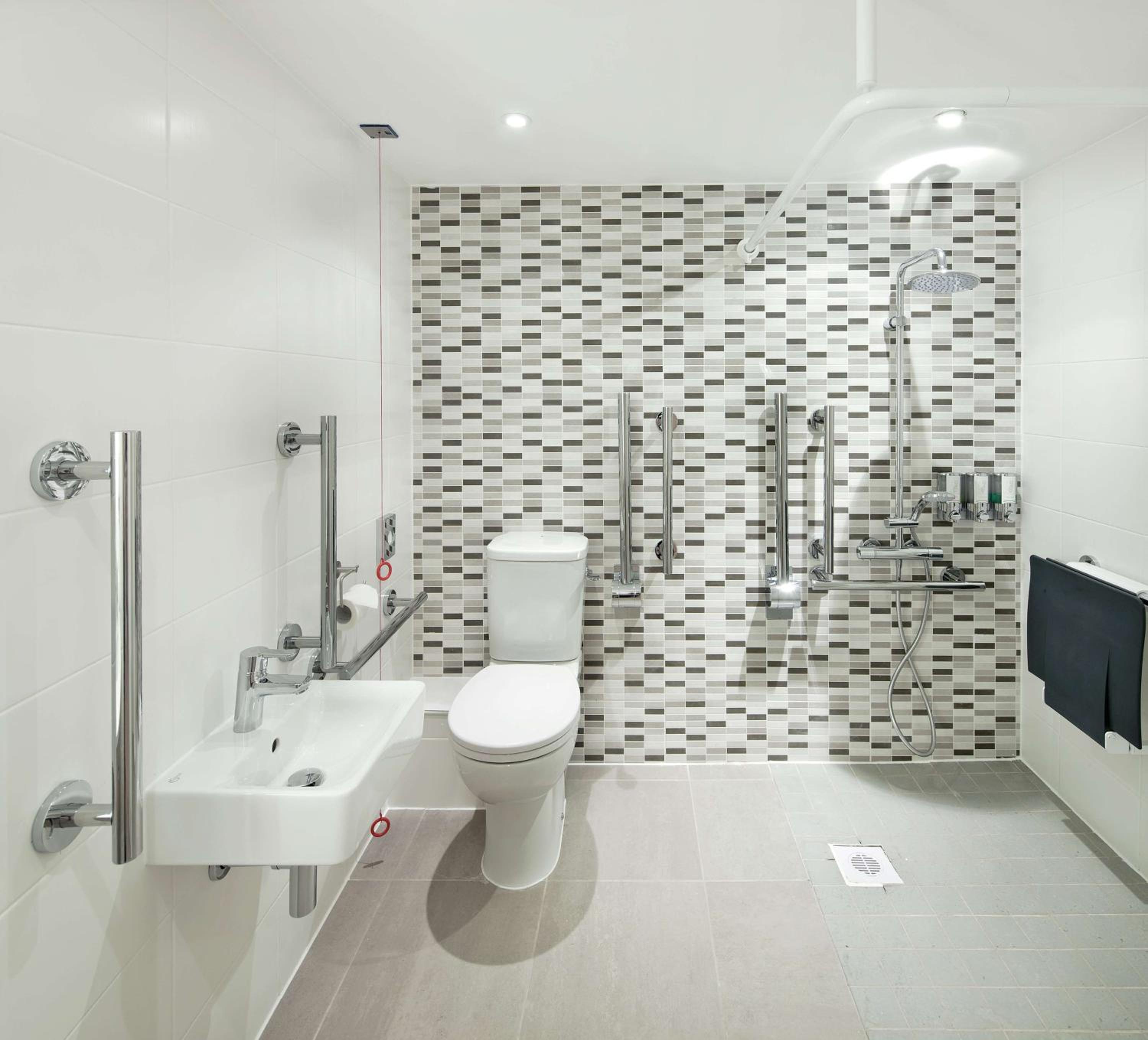 Queen Room - Accessible - Photo 5