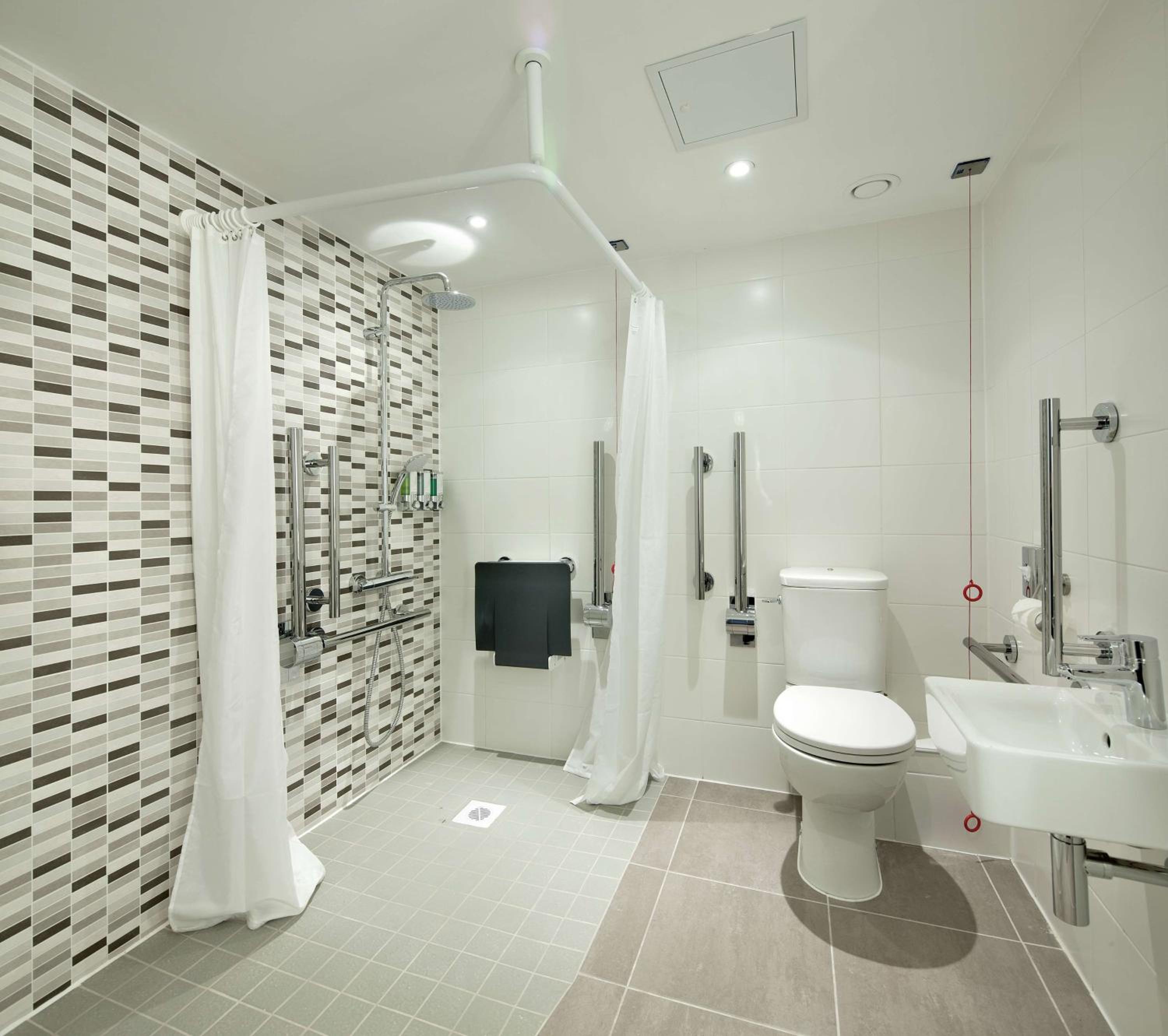 Queen Room - Accessible - Photo 7