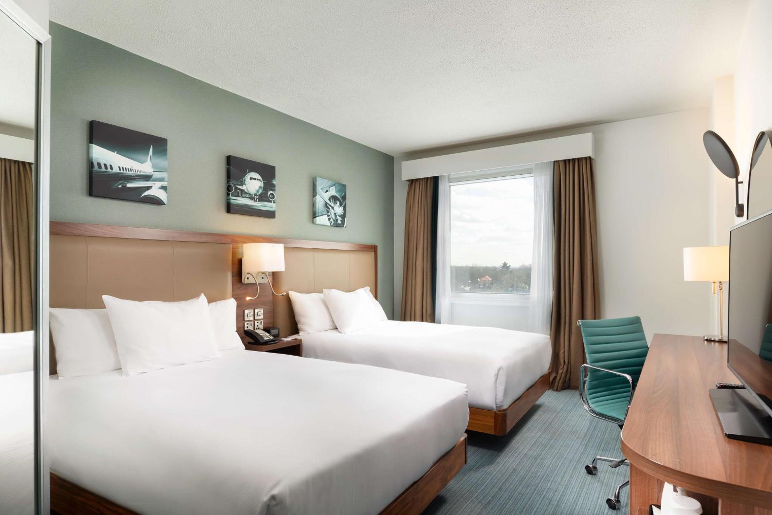Double Room with Two Double Beds - Photo 2