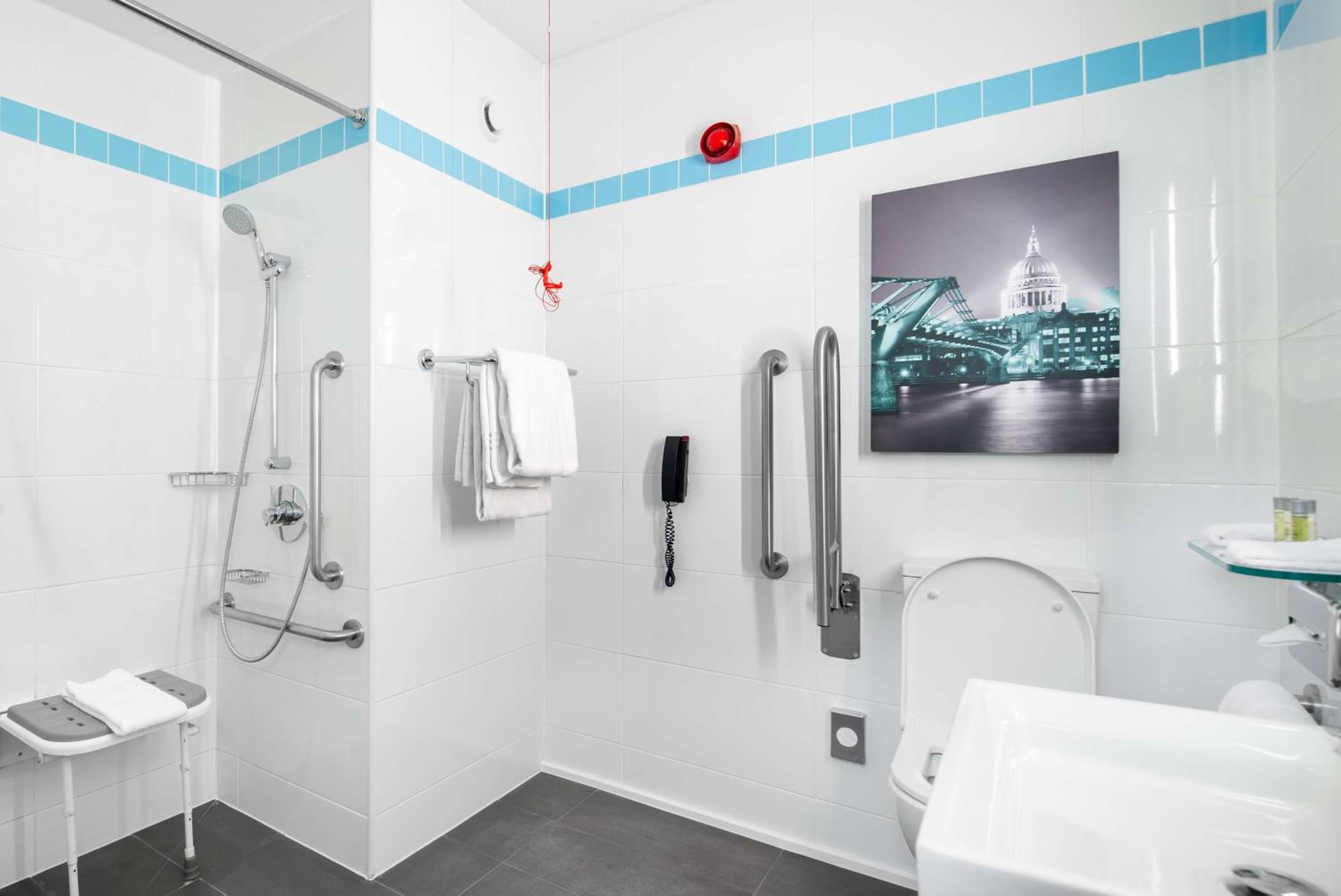 Queen Room - Accessible - Photo 3