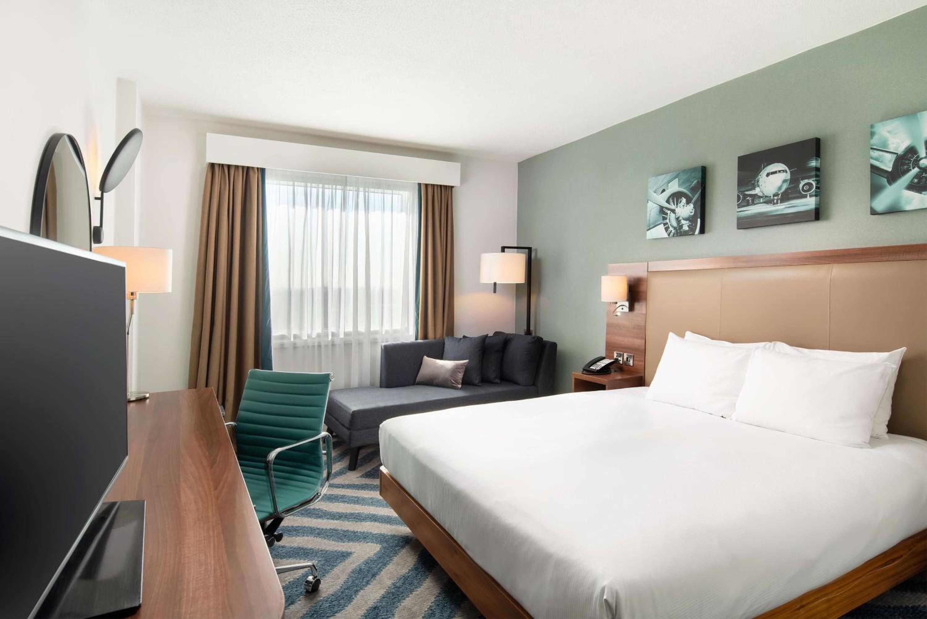 Deluxe King Room - Photo 2