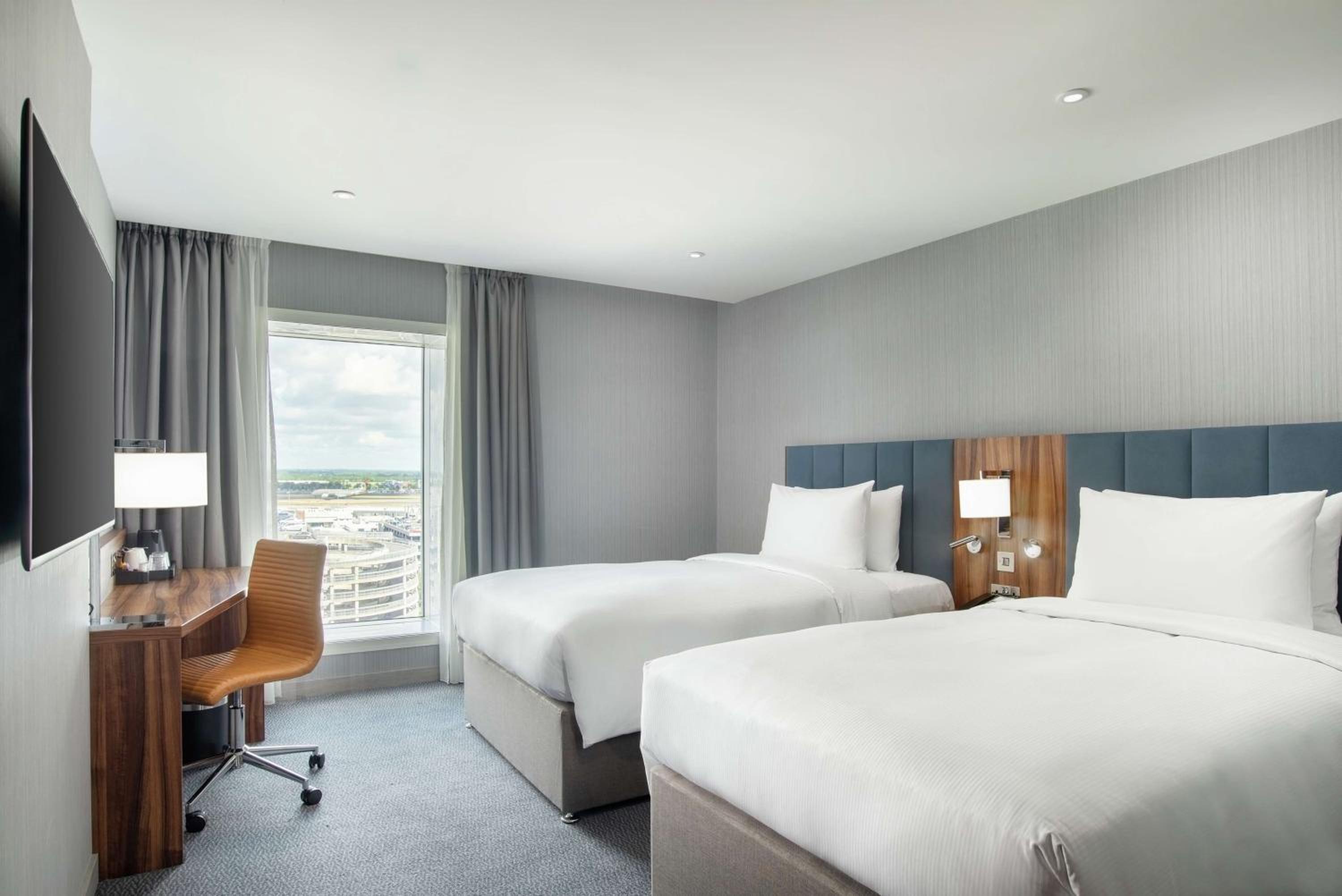 Twin Guest Room with View - High Floor