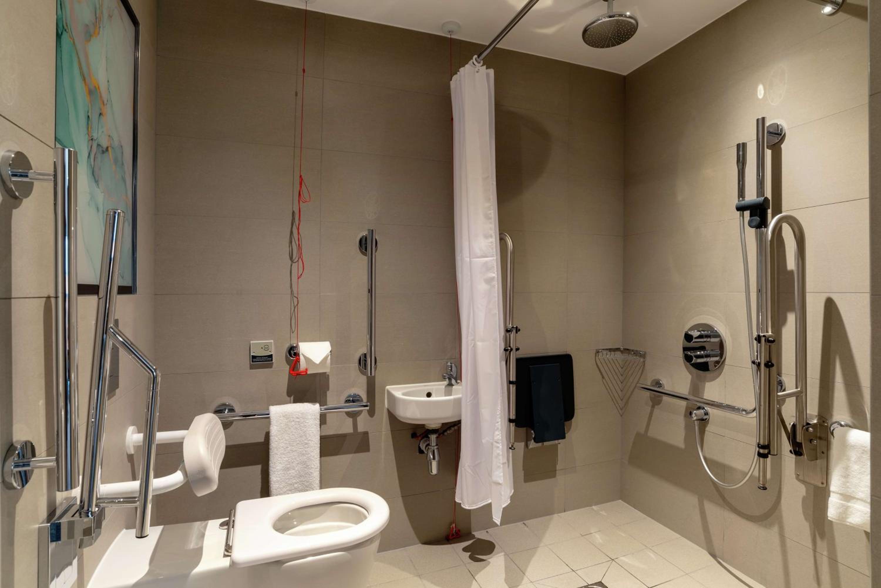 King Room - Mobility Accessible  photo 2