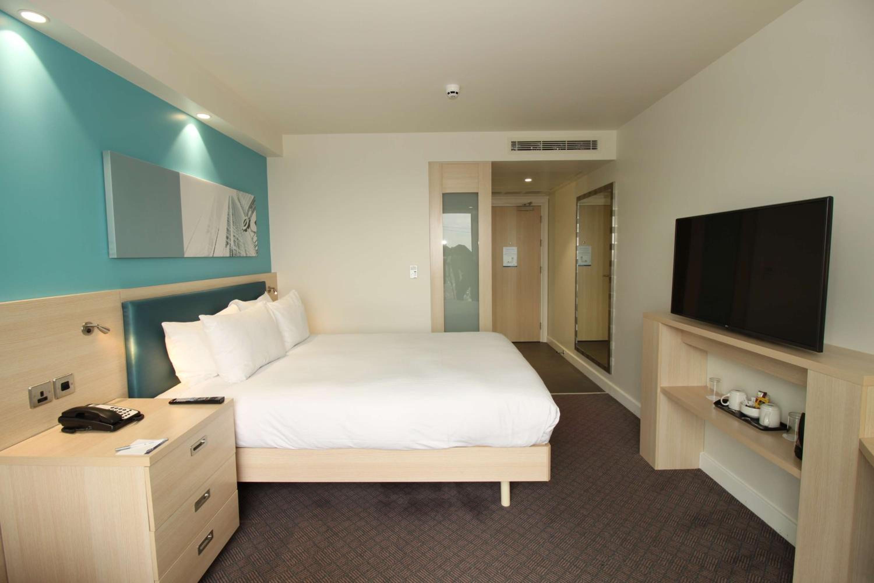 Queen Room photo 1
