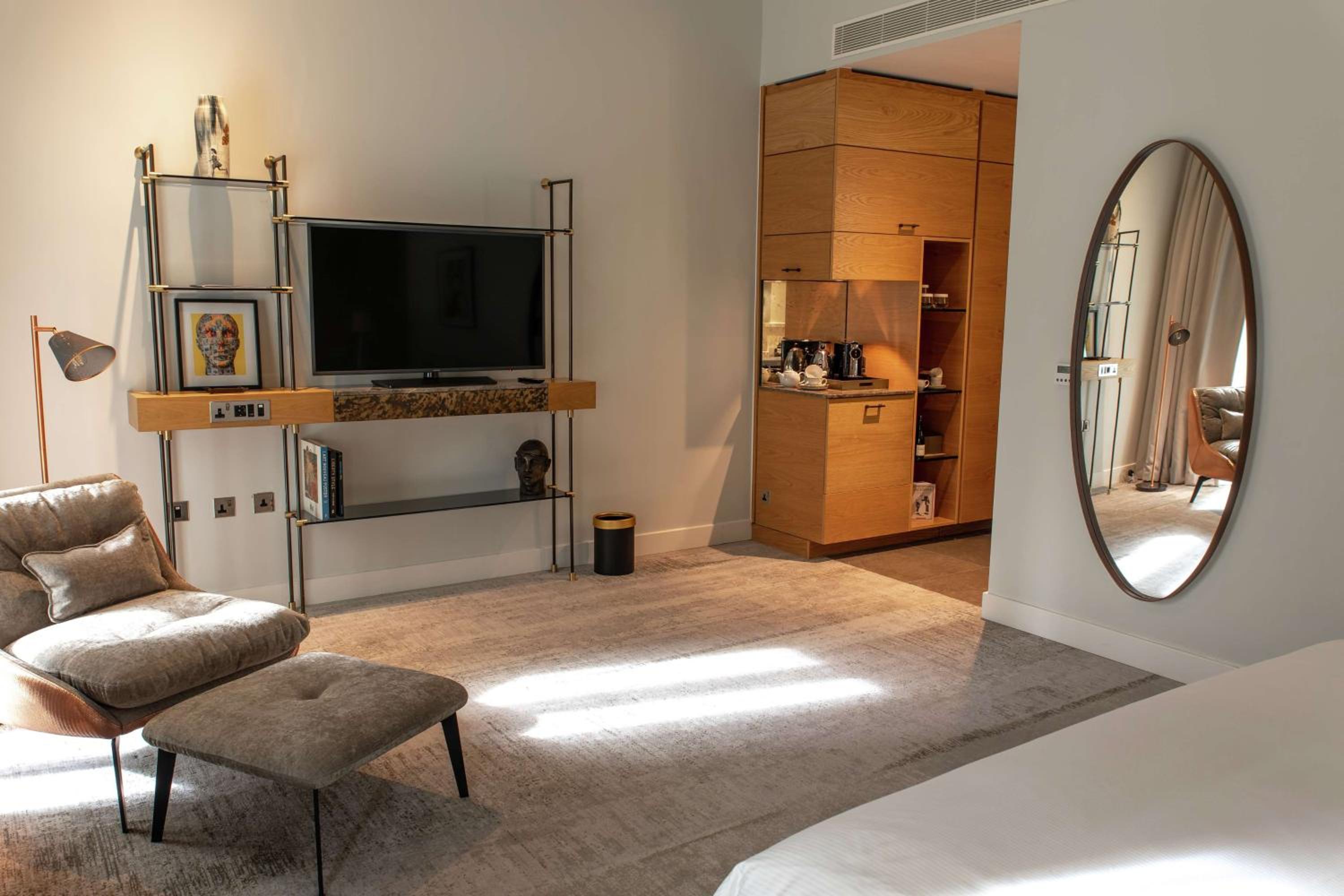 Deluxe King Room photo 2