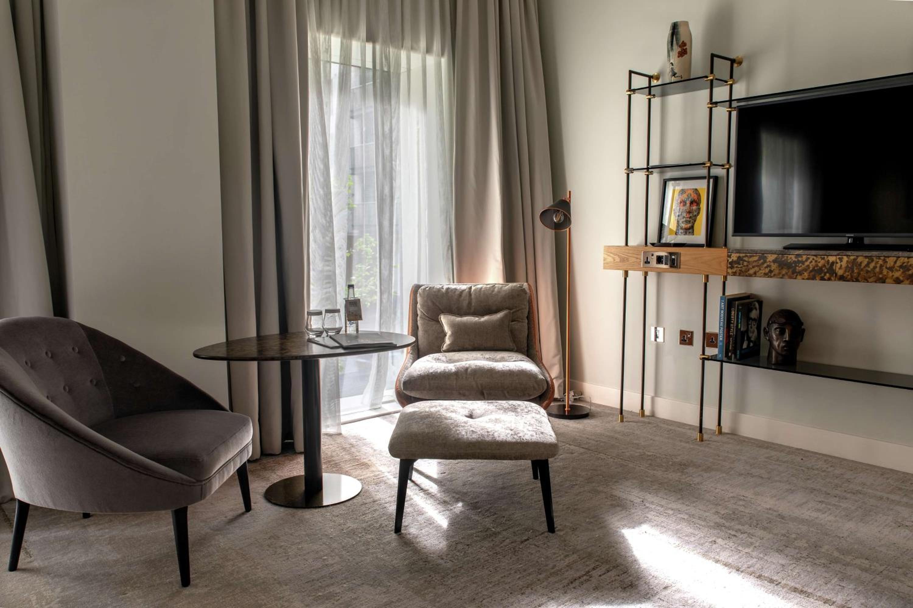 Deluxe King Room photo 3