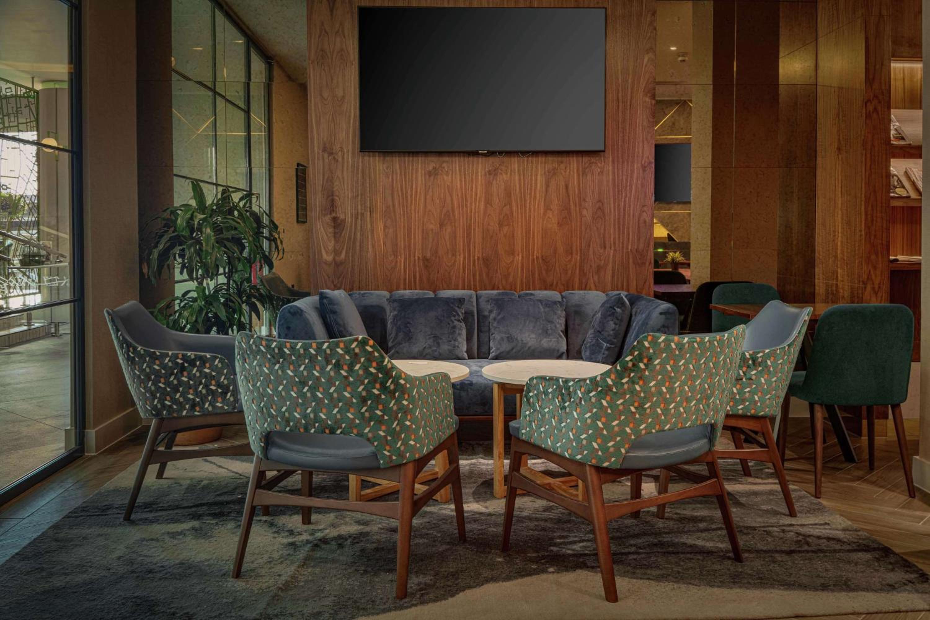 Executive King Room - Lounge Access