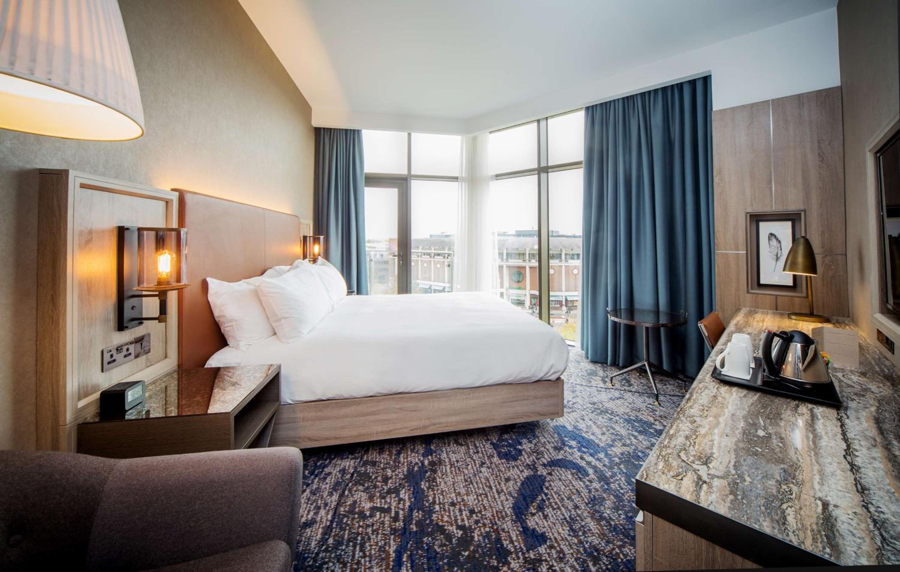 Corner King Room with Balcony photo 3