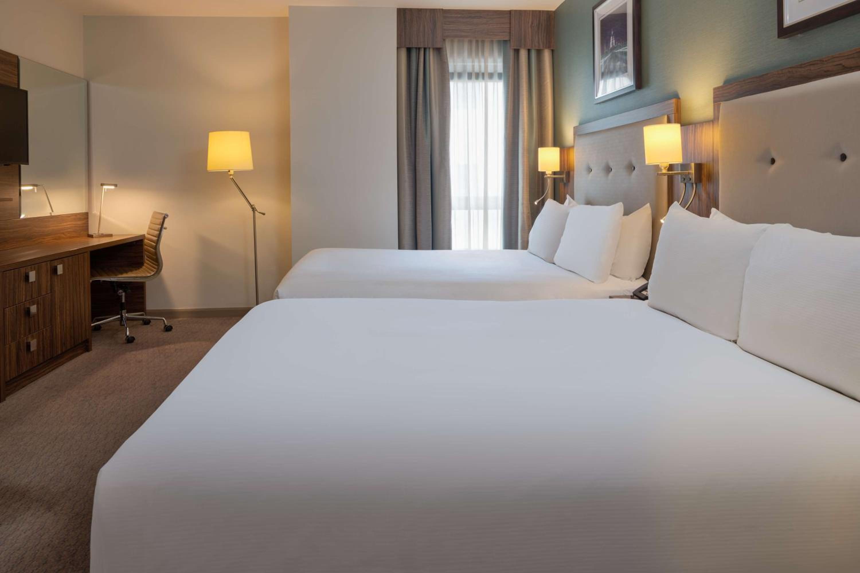 Deluxe Queen Room with Two Queen Beds thumbnail 5