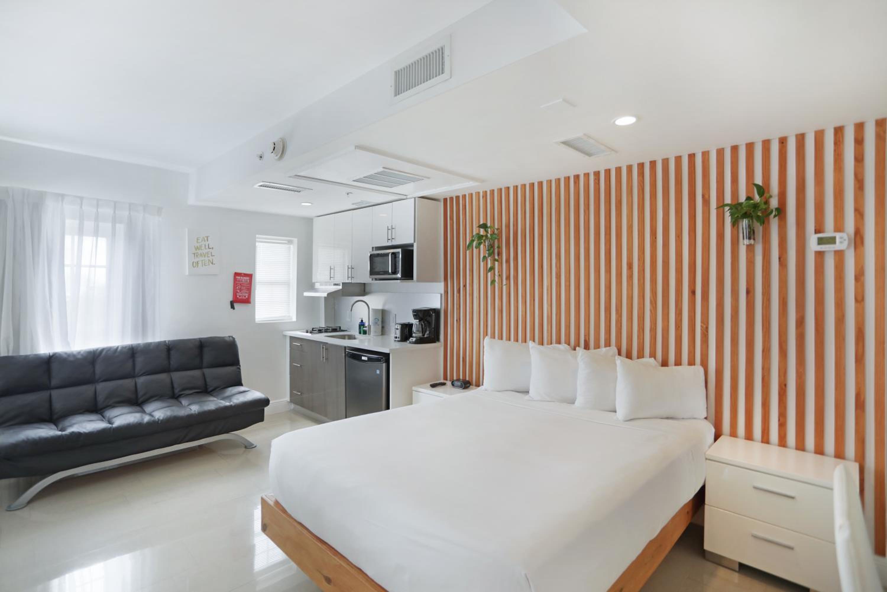 Deluxe Corner Two Bedroom Suite with Kitchen
