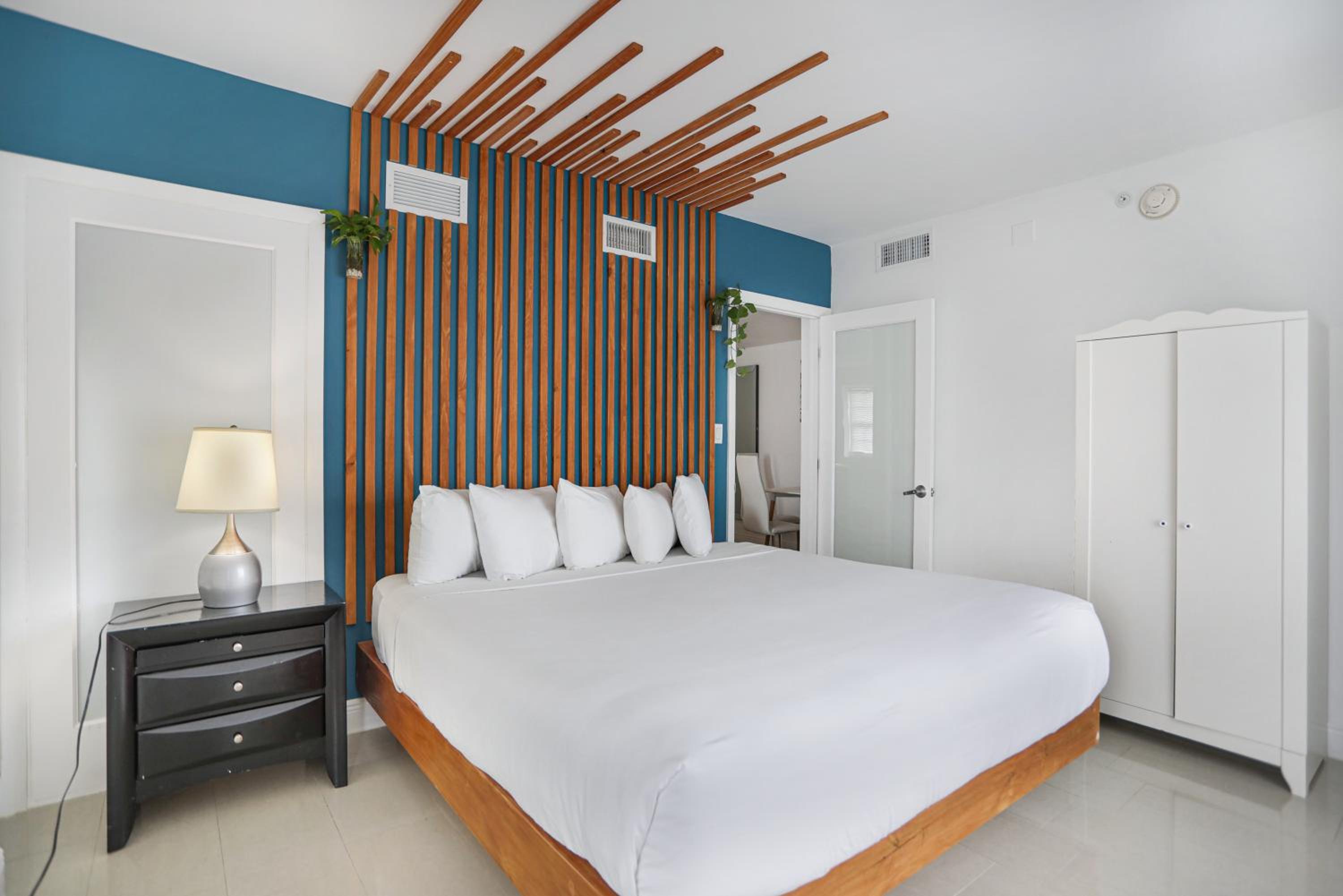 Deluxe Corner Two Bedroom Suite with Kitchen