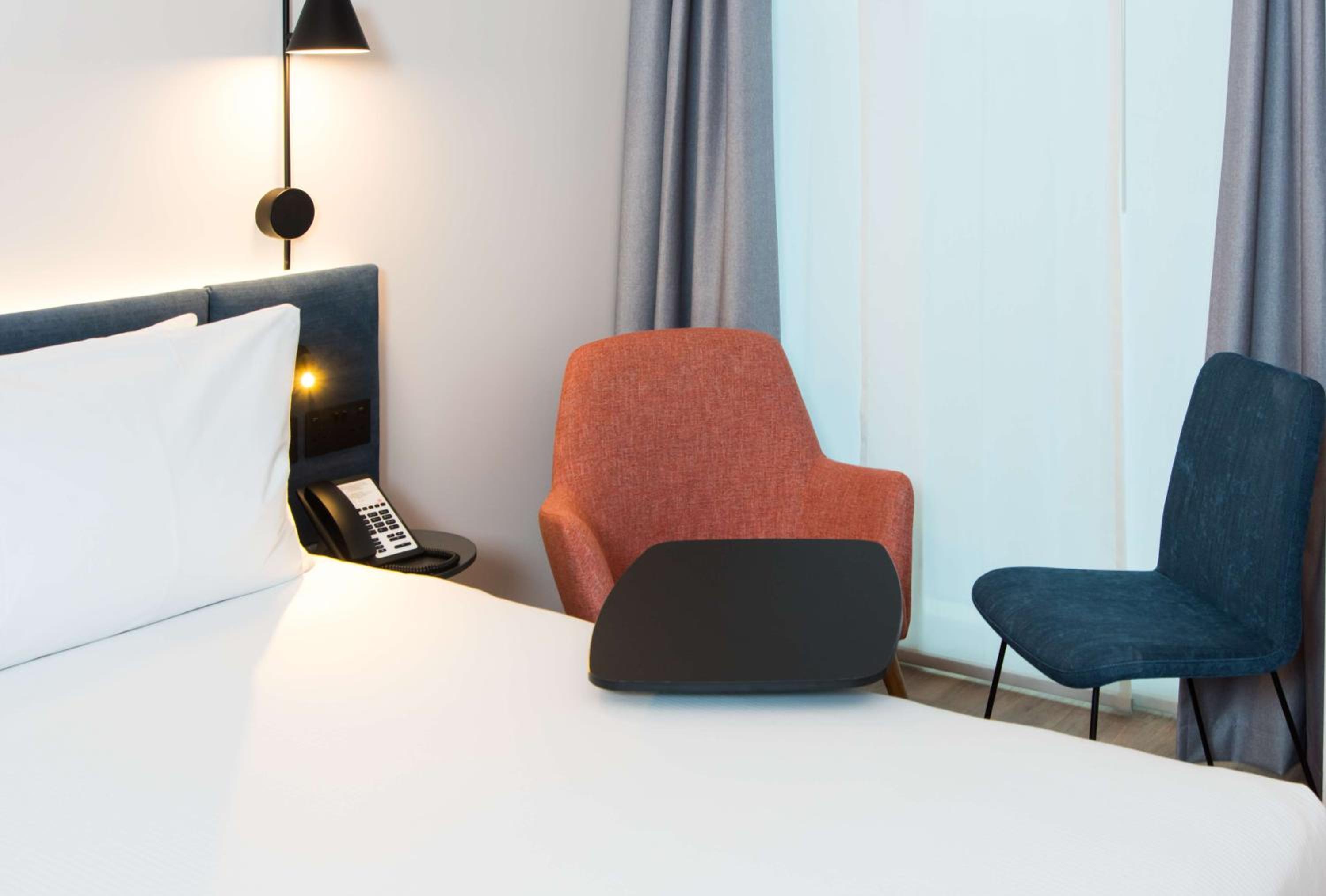 King Room thumbnail 6