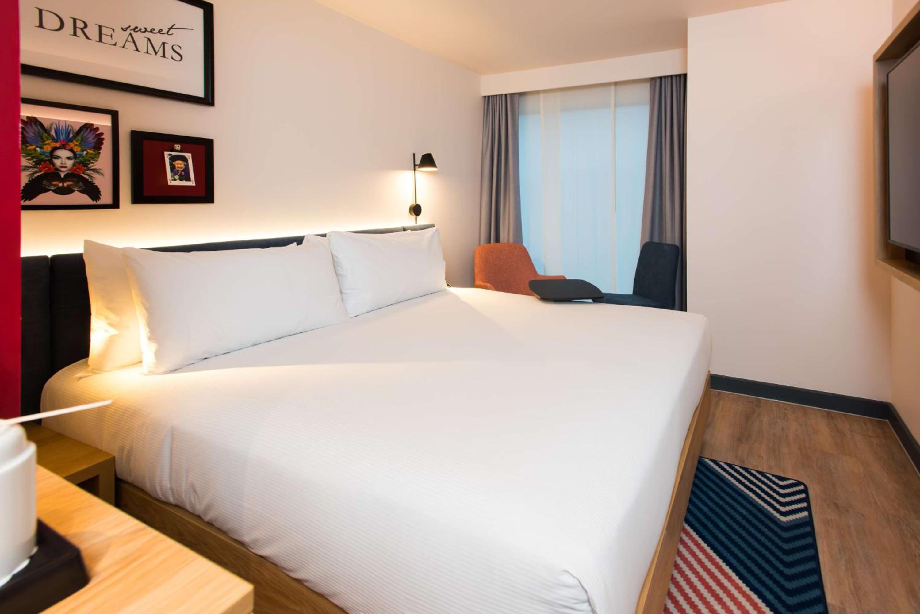 King Room thumbnail 5