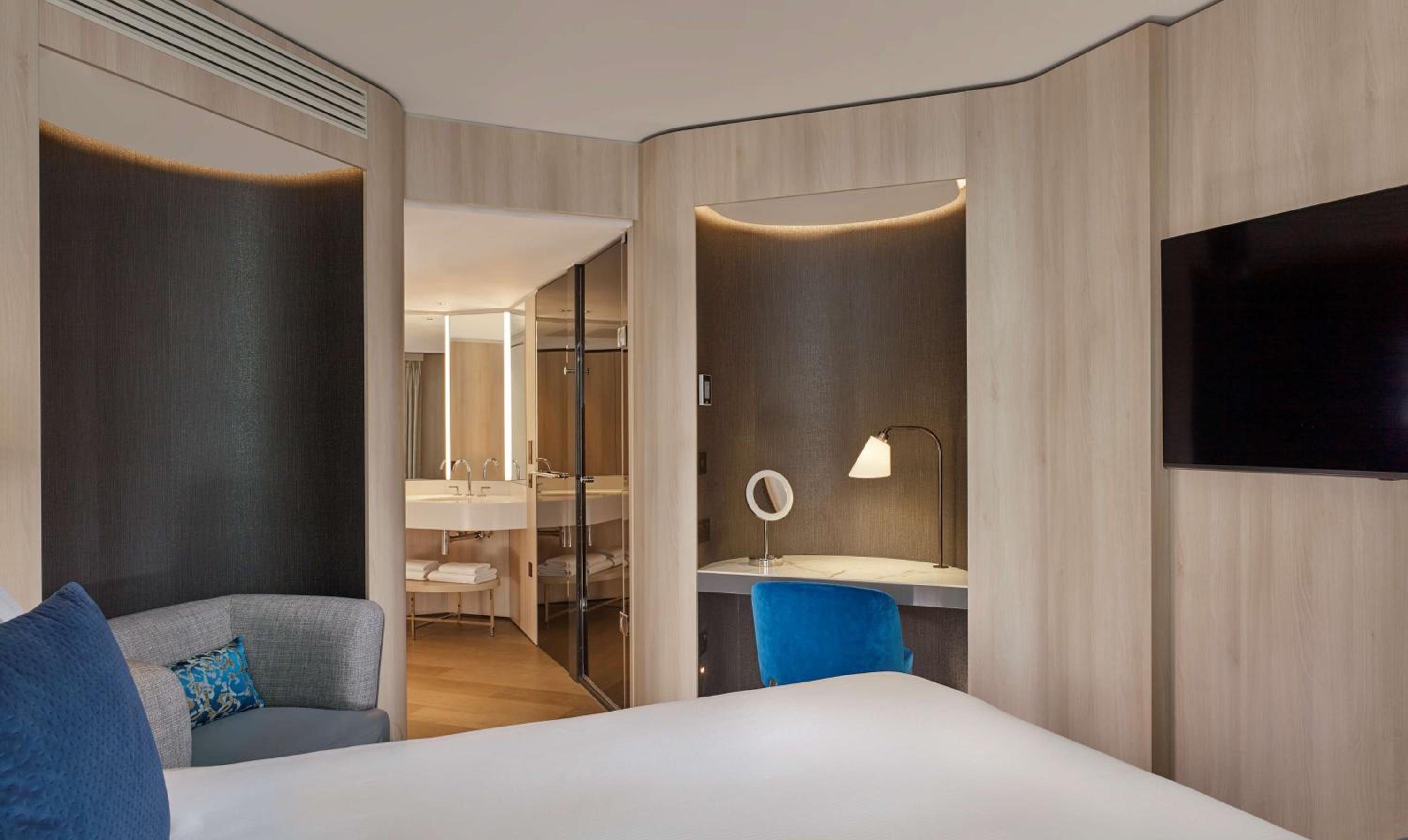 Premium Queen Room photo 1
