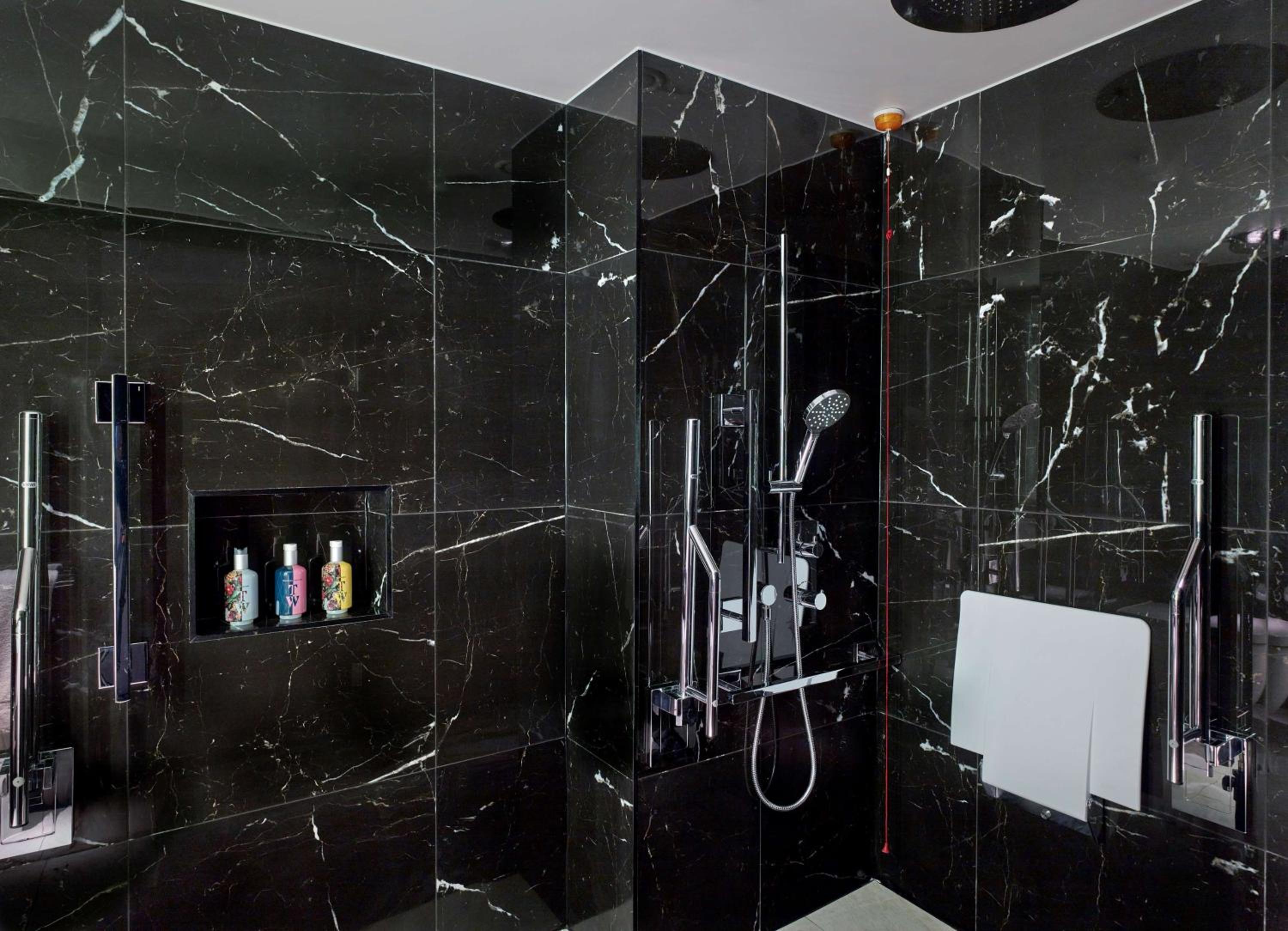 Queen Room - Mobility Access photo 2