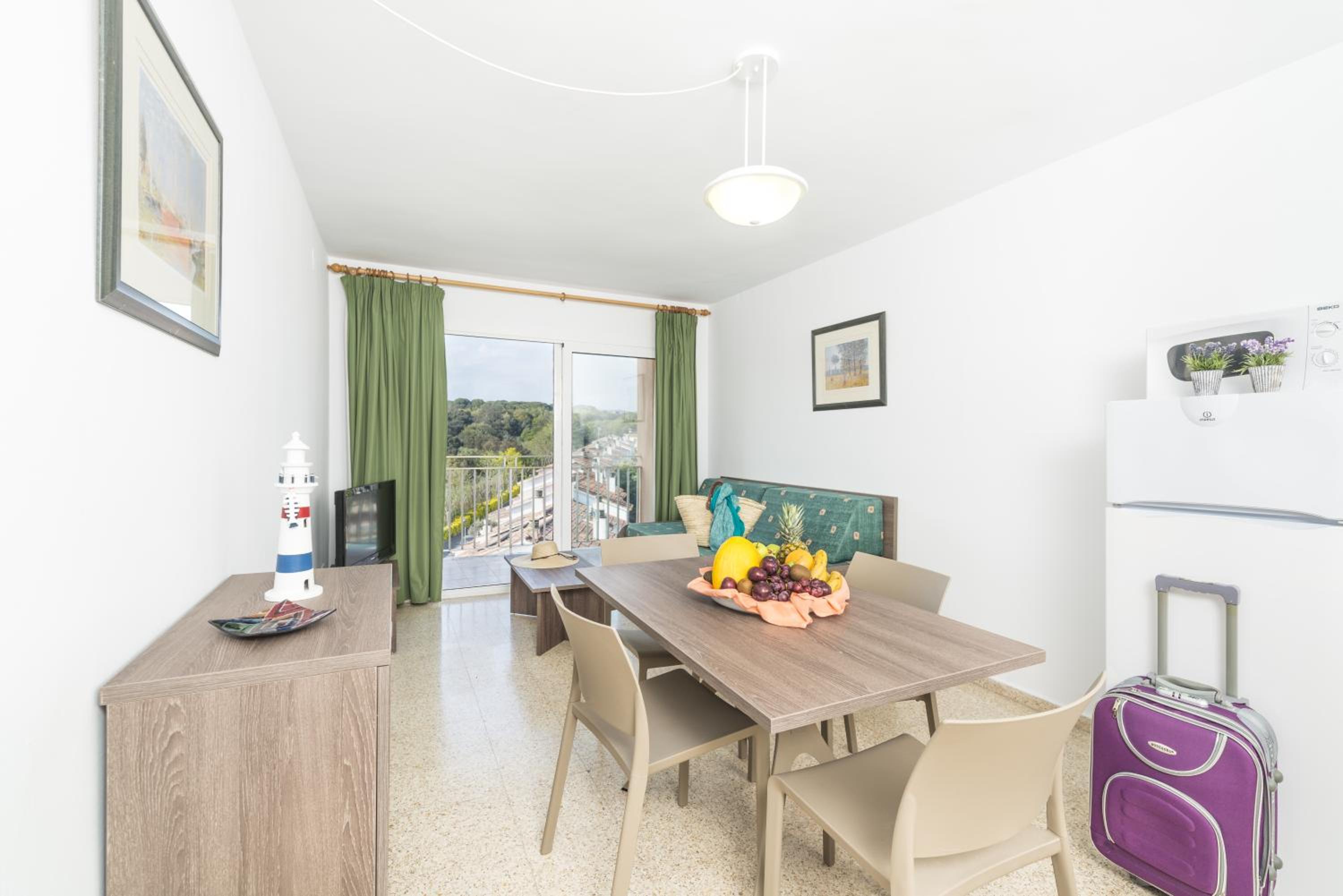 One-Bedroom Apartment with Balcony (2 - 4 Adults) - Photo 7