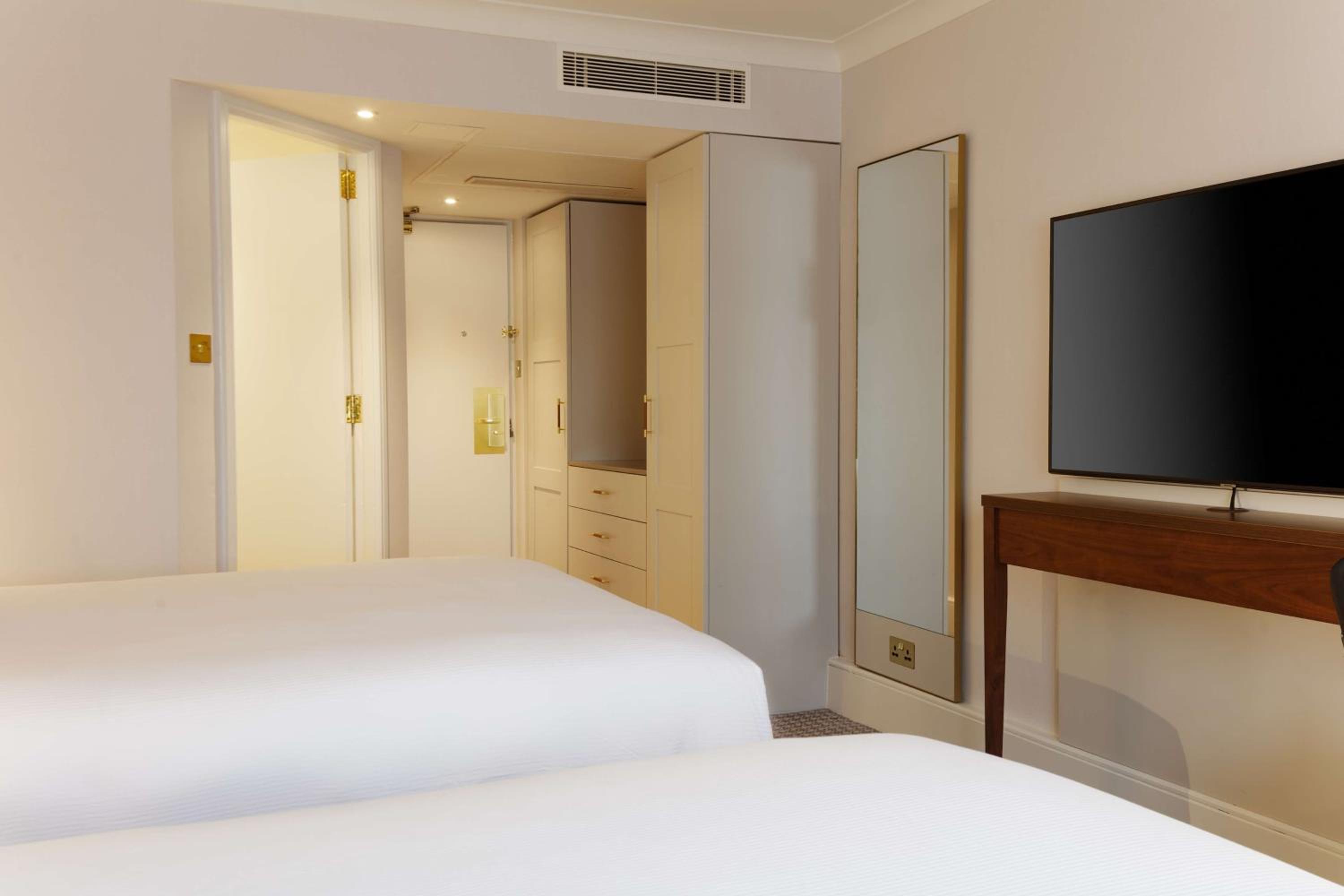 Family Guestroom With Two Queen Beds photo 3