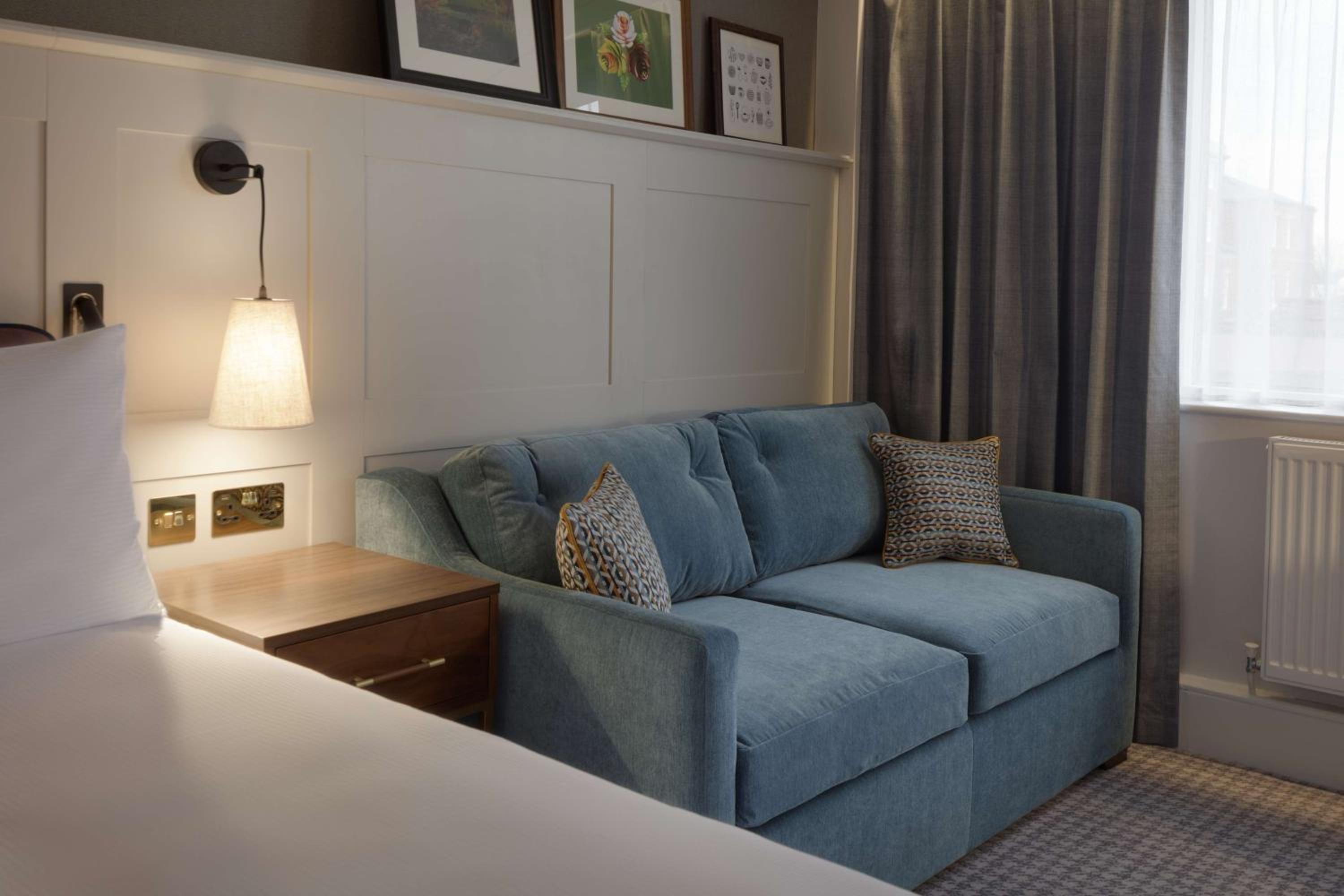 King Room with Sofa Bed photo 2