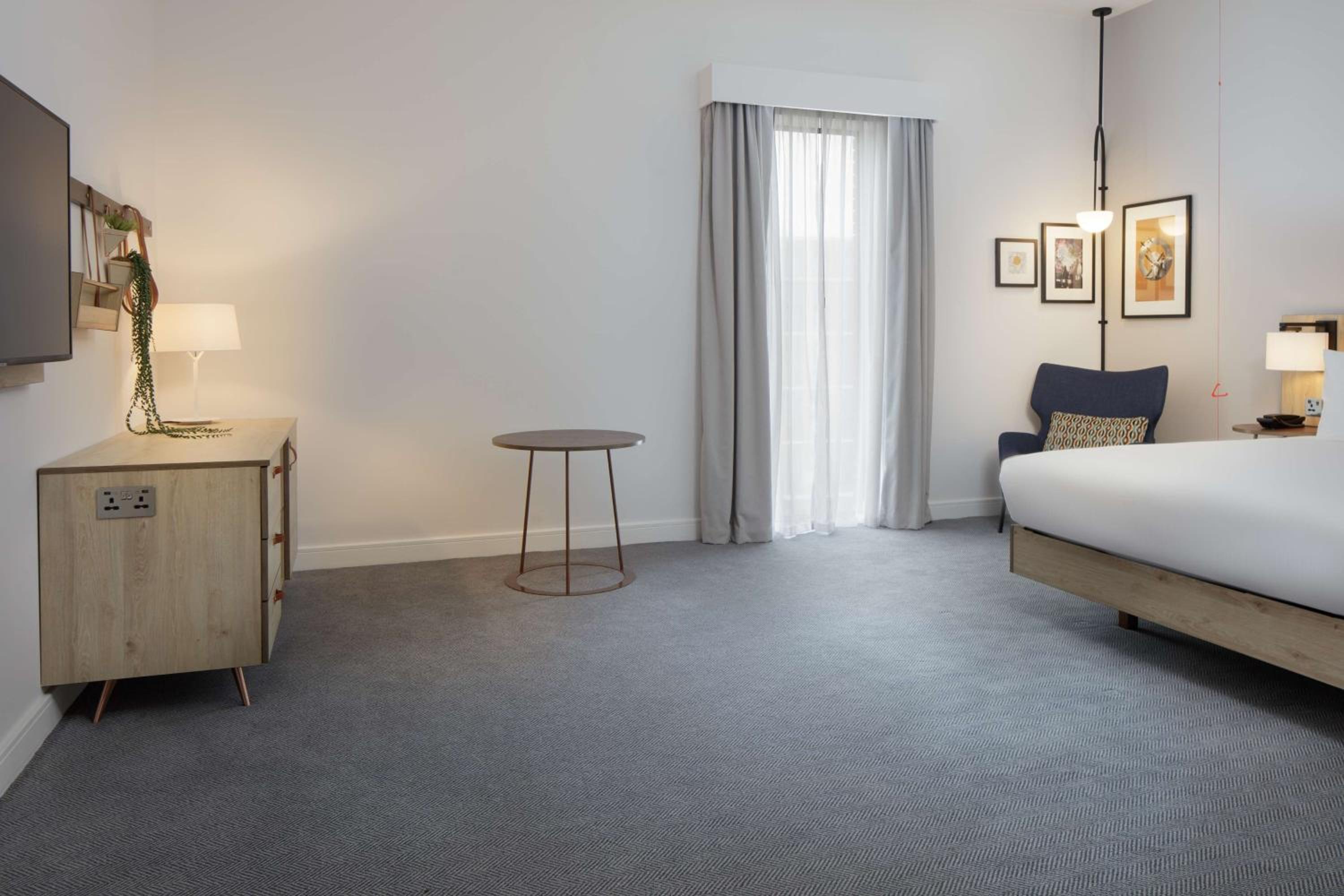 Queen Room - Accessible photo 1