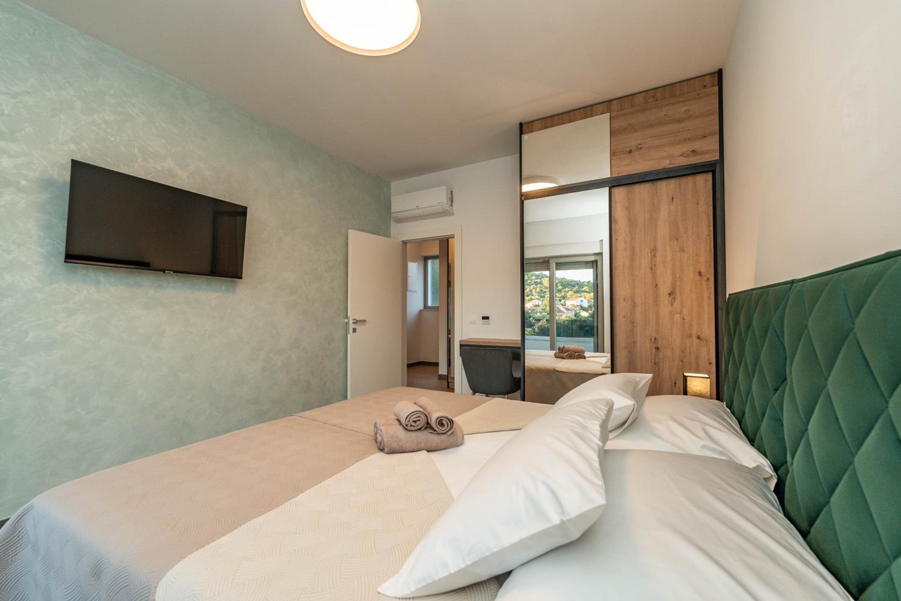 Three-Bedroom Villa photo 1