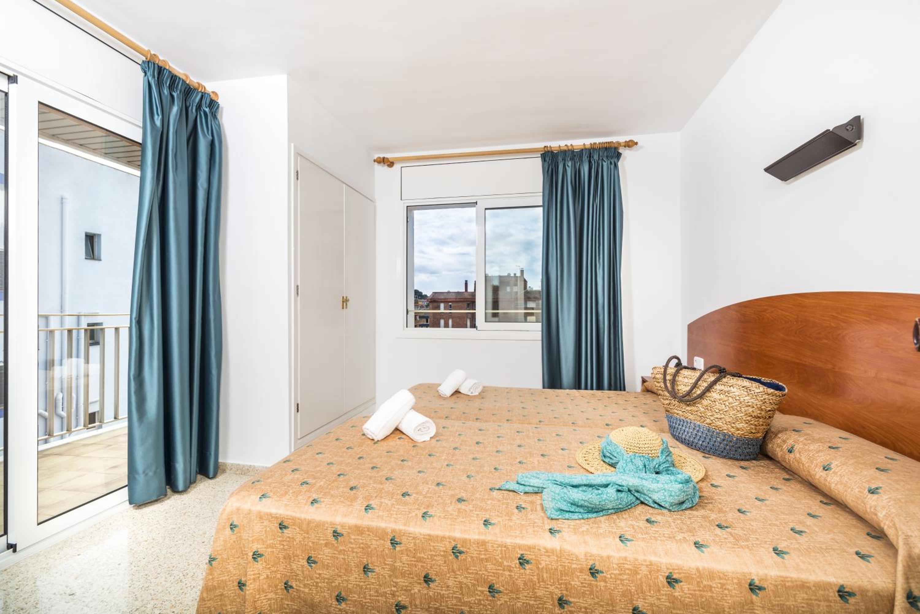 One-Bedroom Apartment with Balcony (2 - 4 Adults) - Photo 18