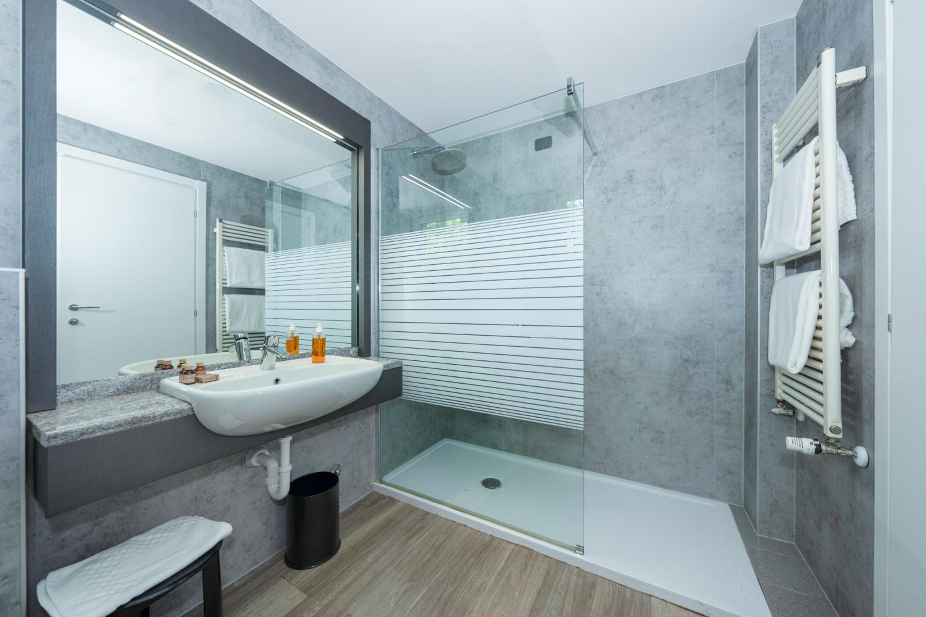 Double Room - Photo 10
