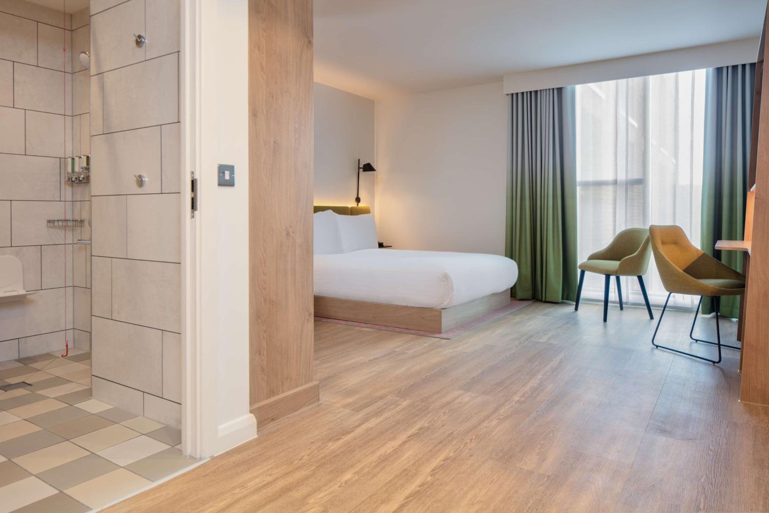 Queen Room - Mobility Access