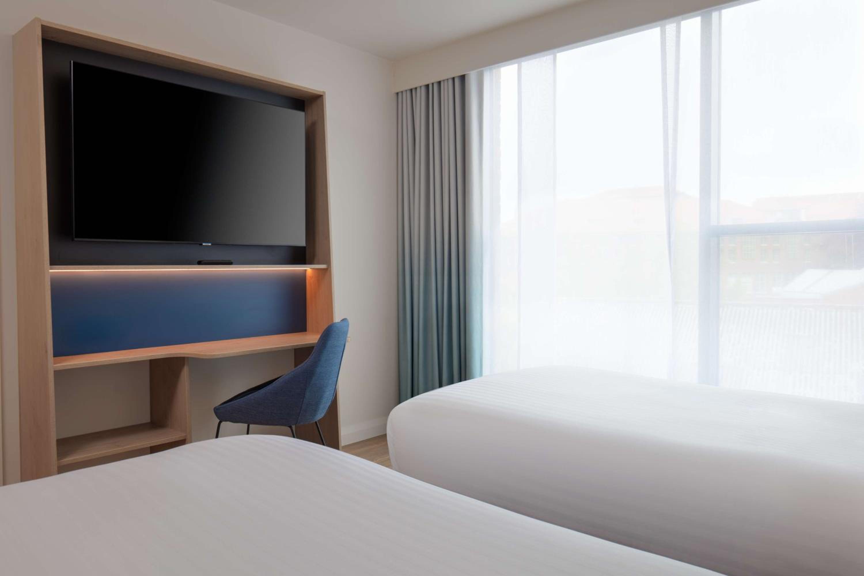 2 Twin Beds Room