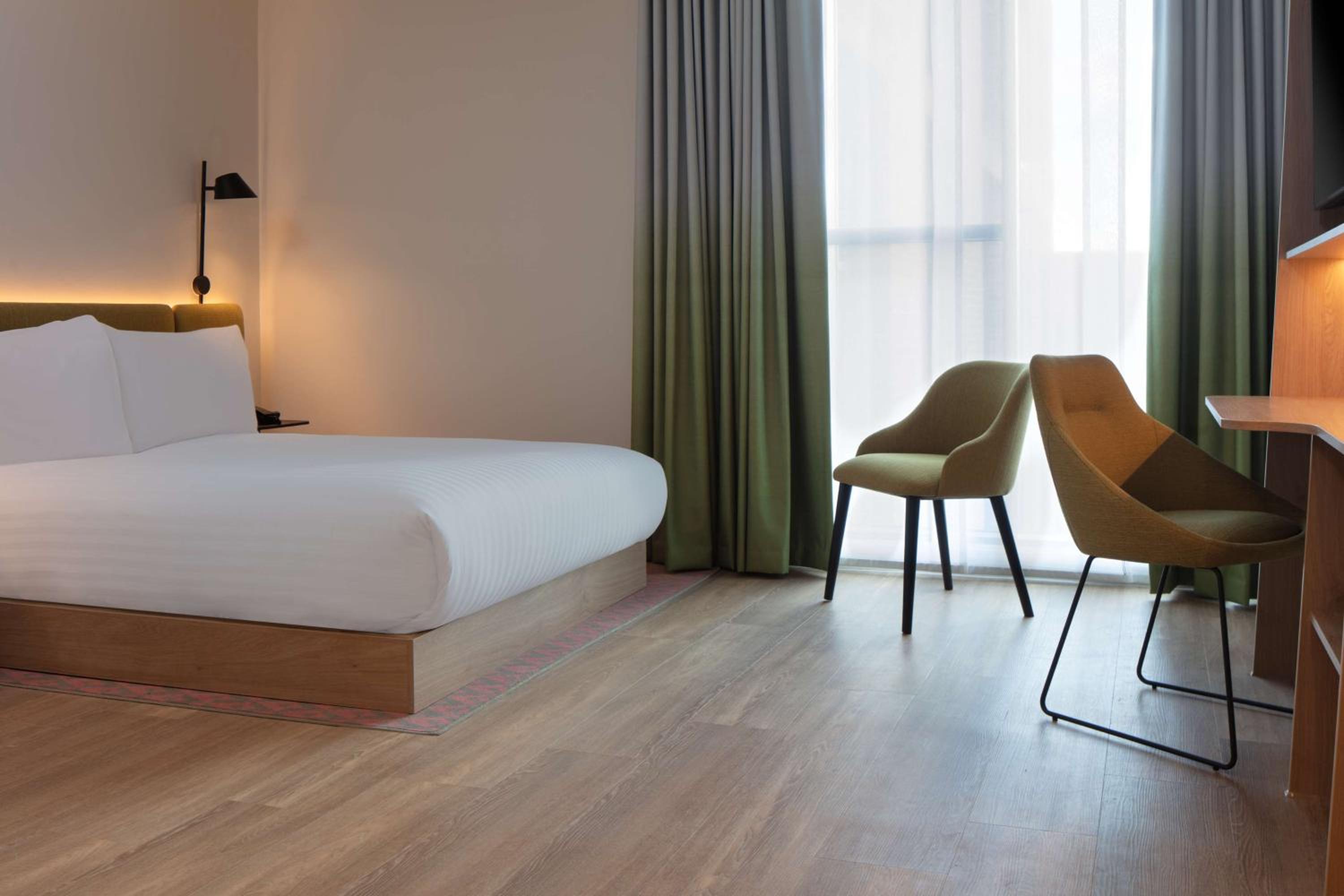 Queen Room - Accessible - Photo 3