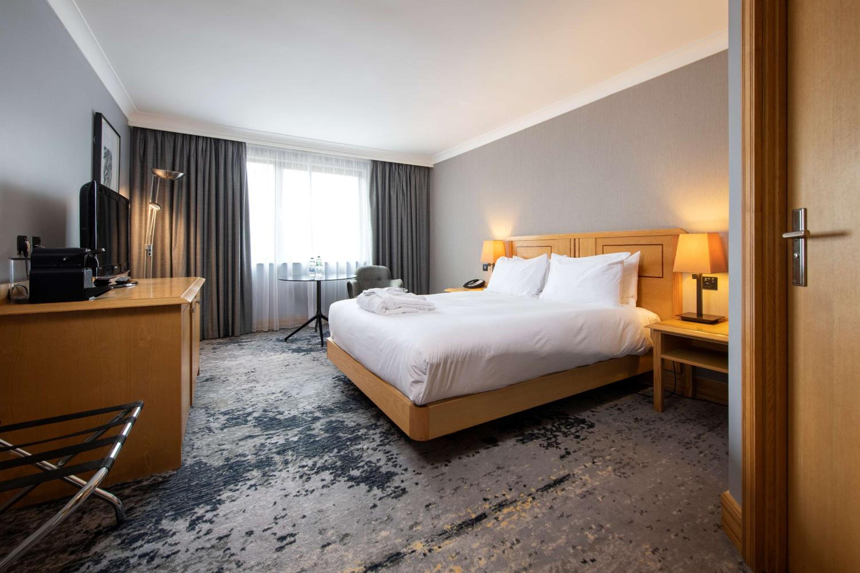 Deluxe Queen Room - Photo 6