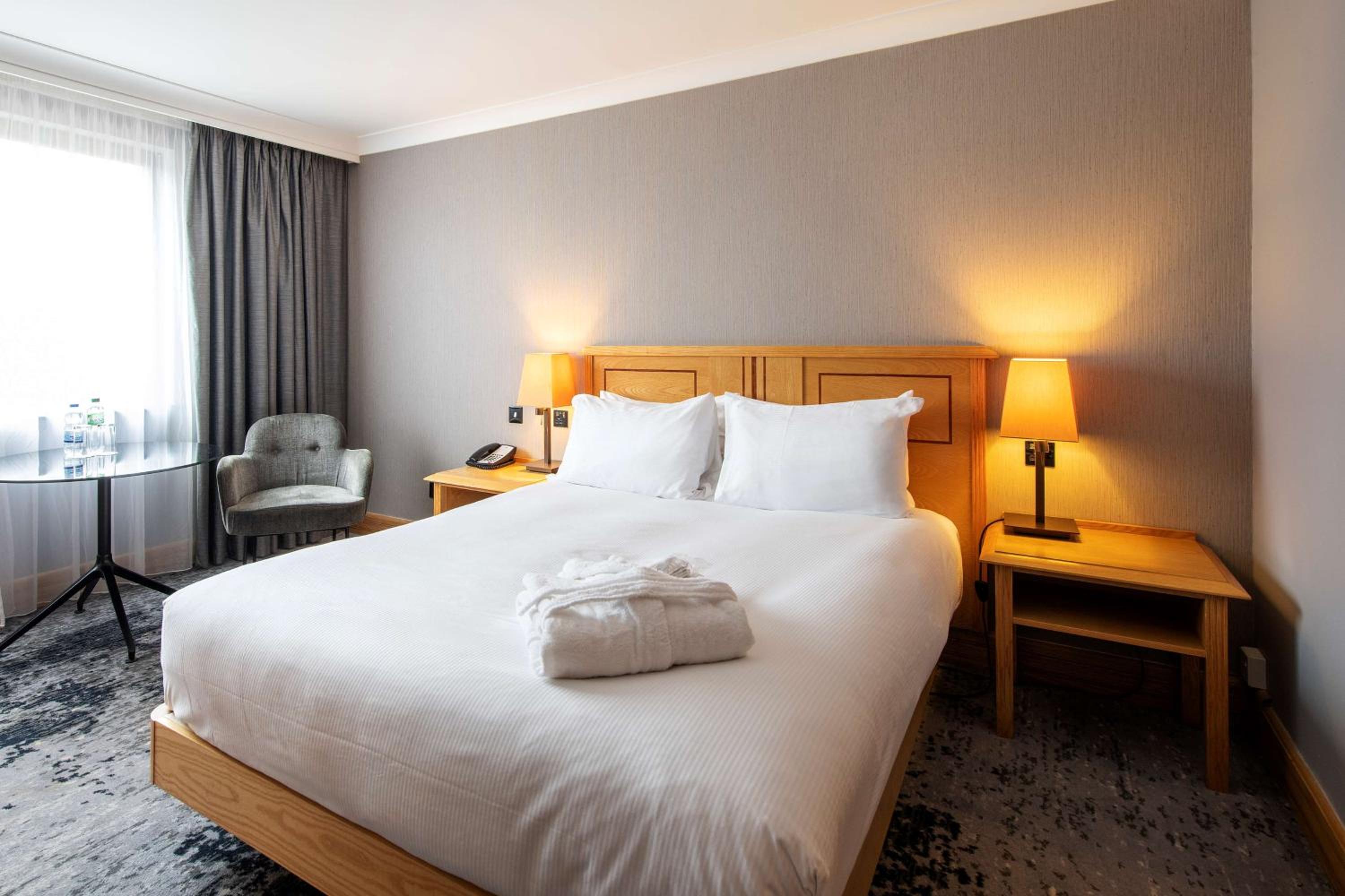 Deluxe Queen Room - Photo 7