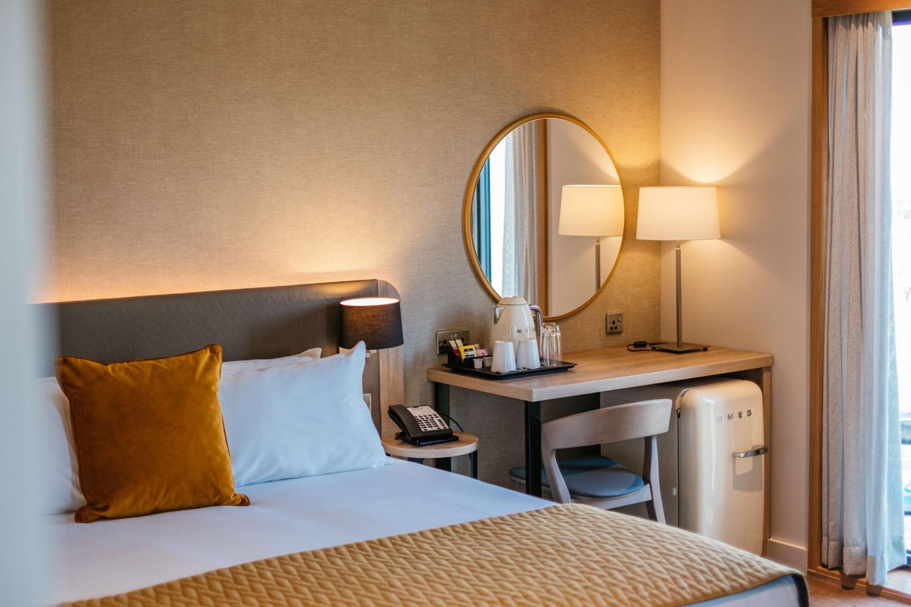 Deluxe King Room photo 2