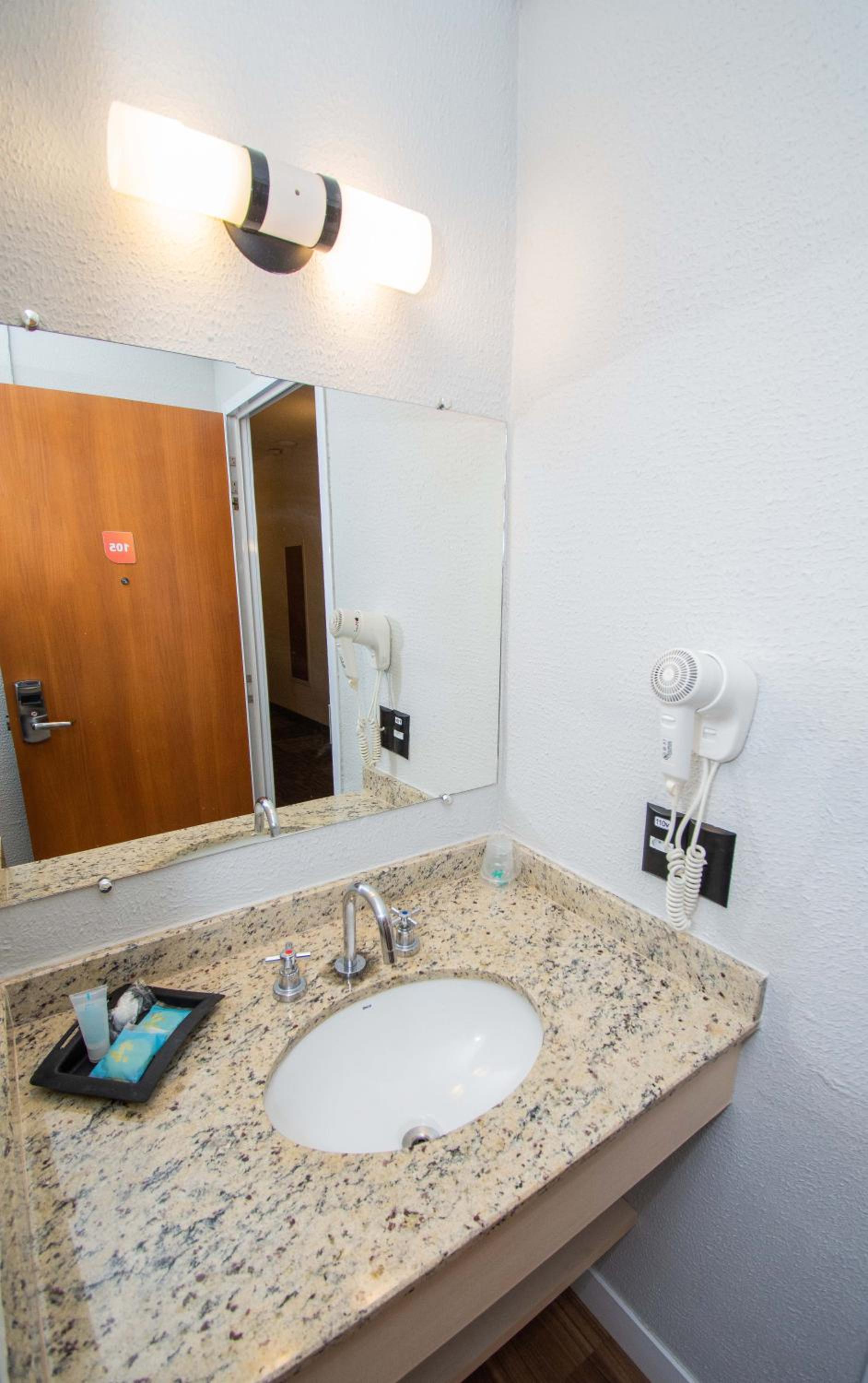 Double Room - Disability Access photo 2