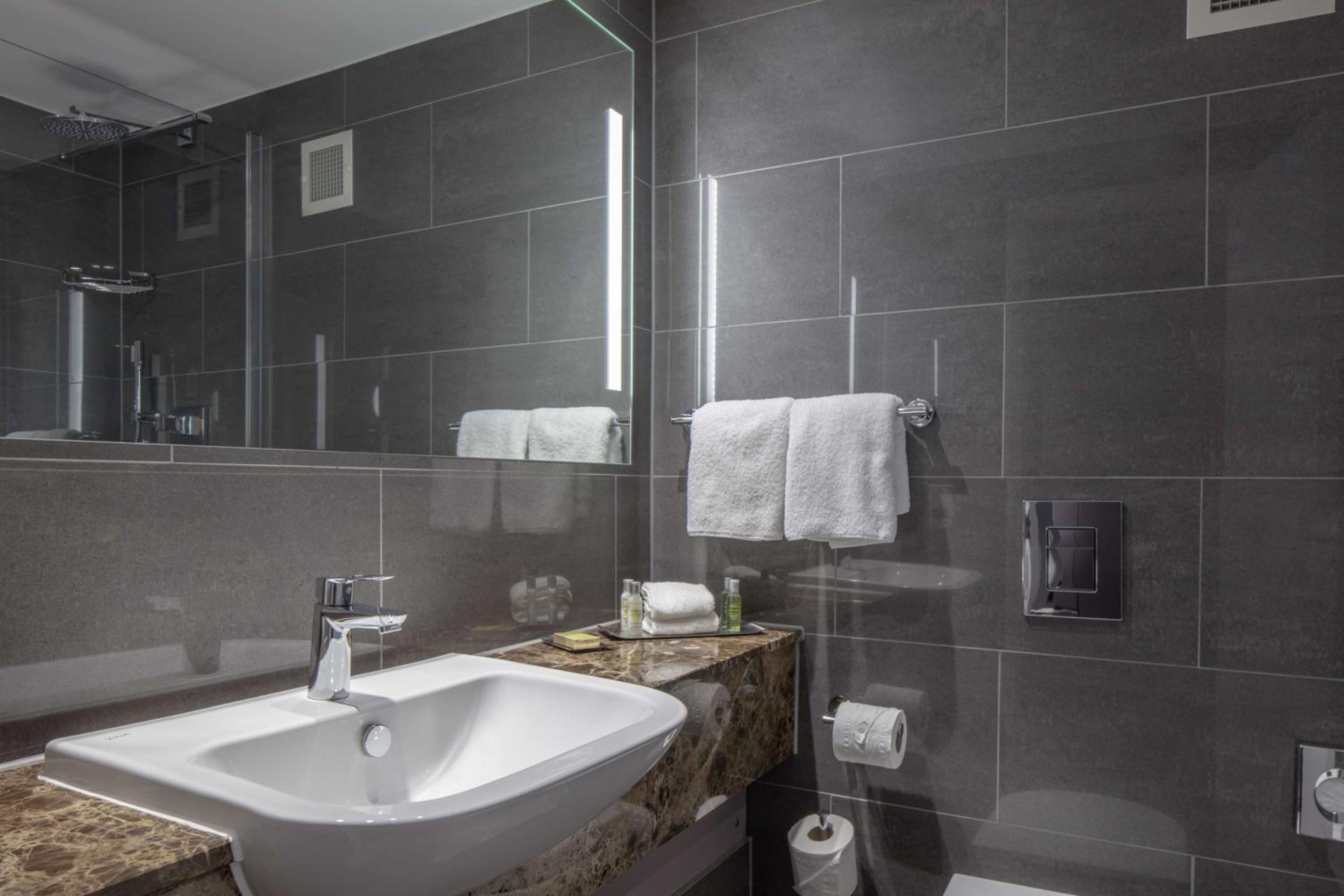 Queen Room - Photo 6