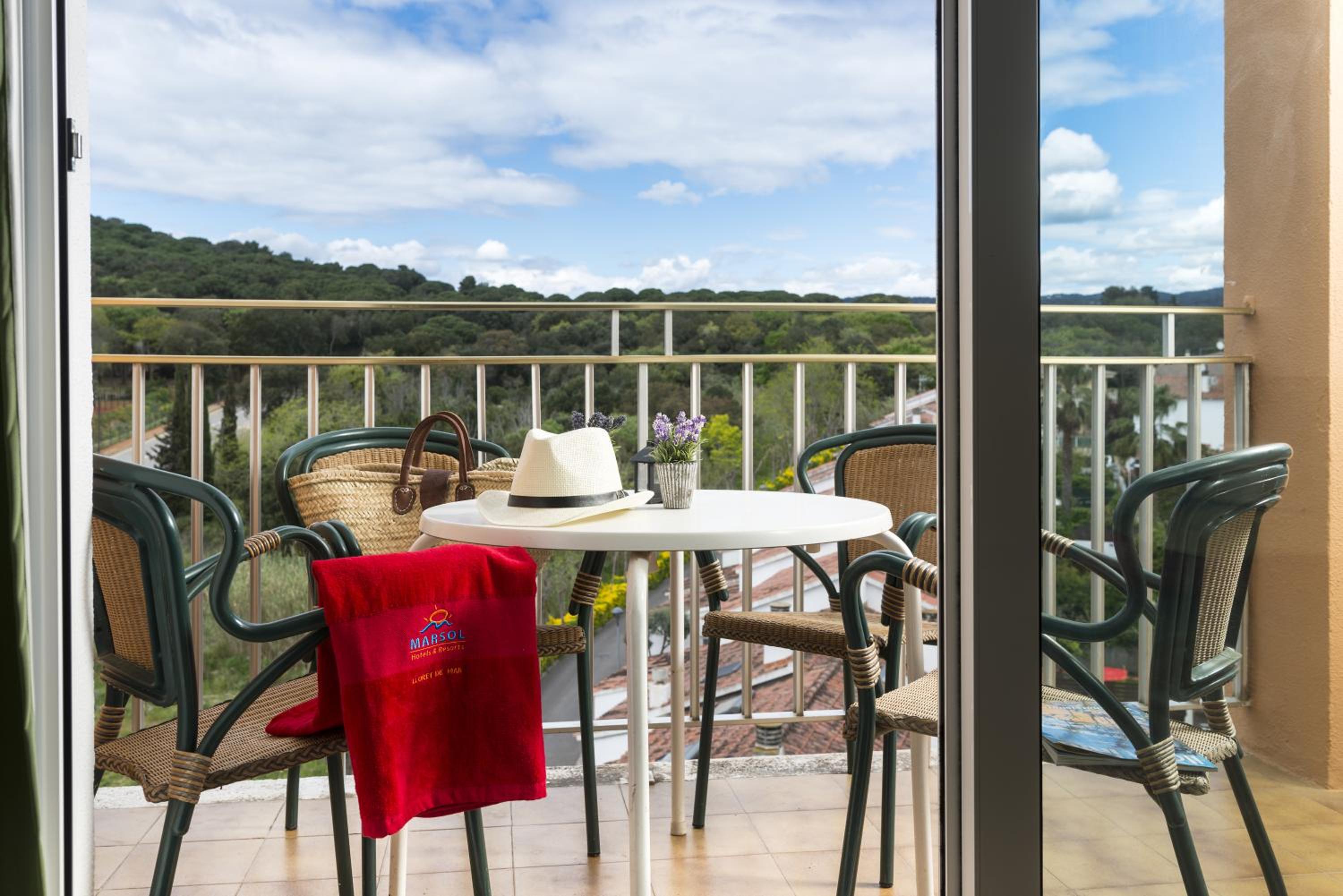 One-Bedroom Apartment with Balcony (2 - 4 Adults) - Photo 3