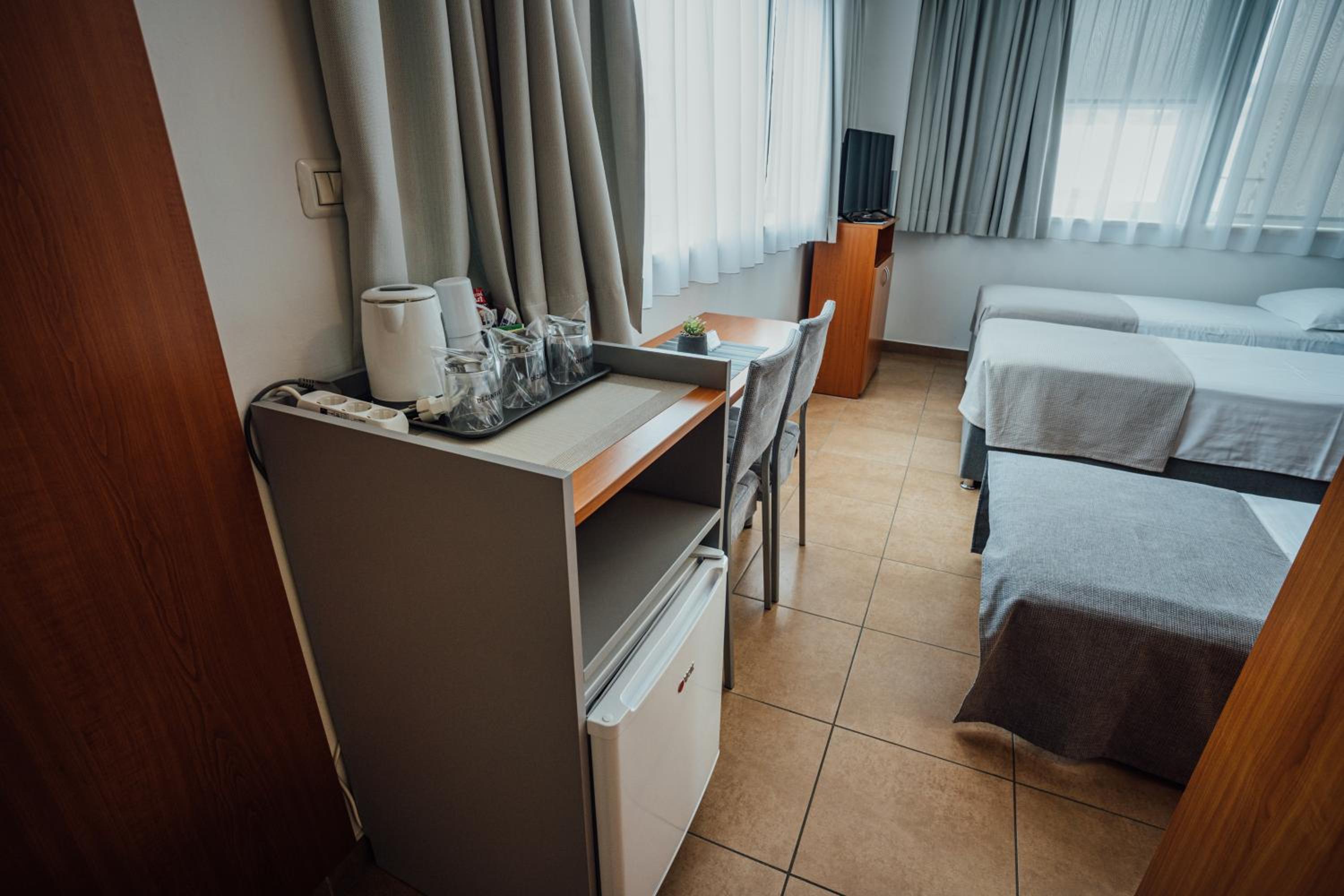 Double Room with Extra Bed - Photo 2